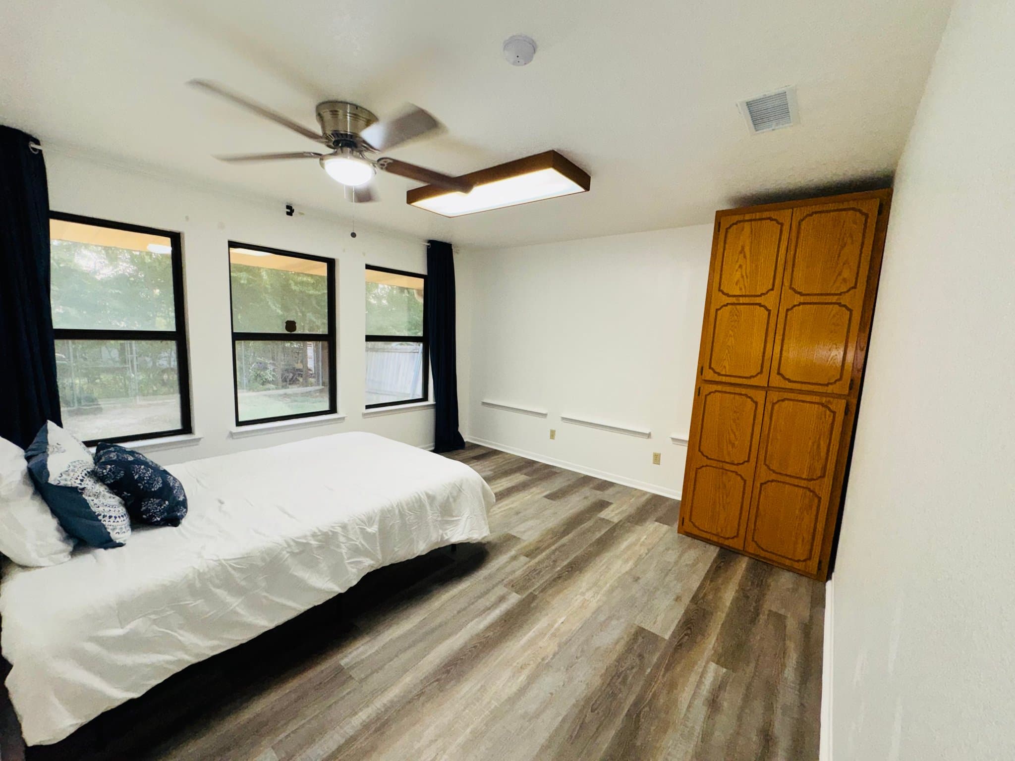 San Antonio Single Room: 5618 Sir Gareth Dr.