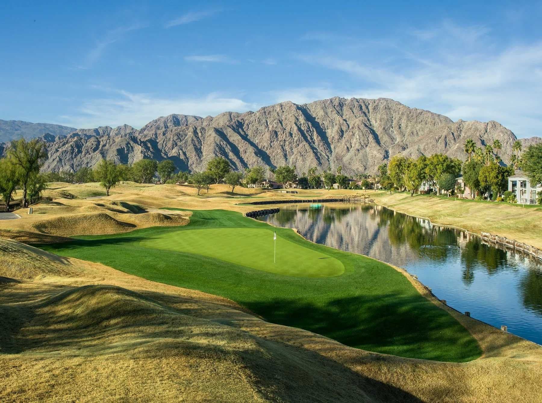 La Quinta House: 44260 Vía Coronado