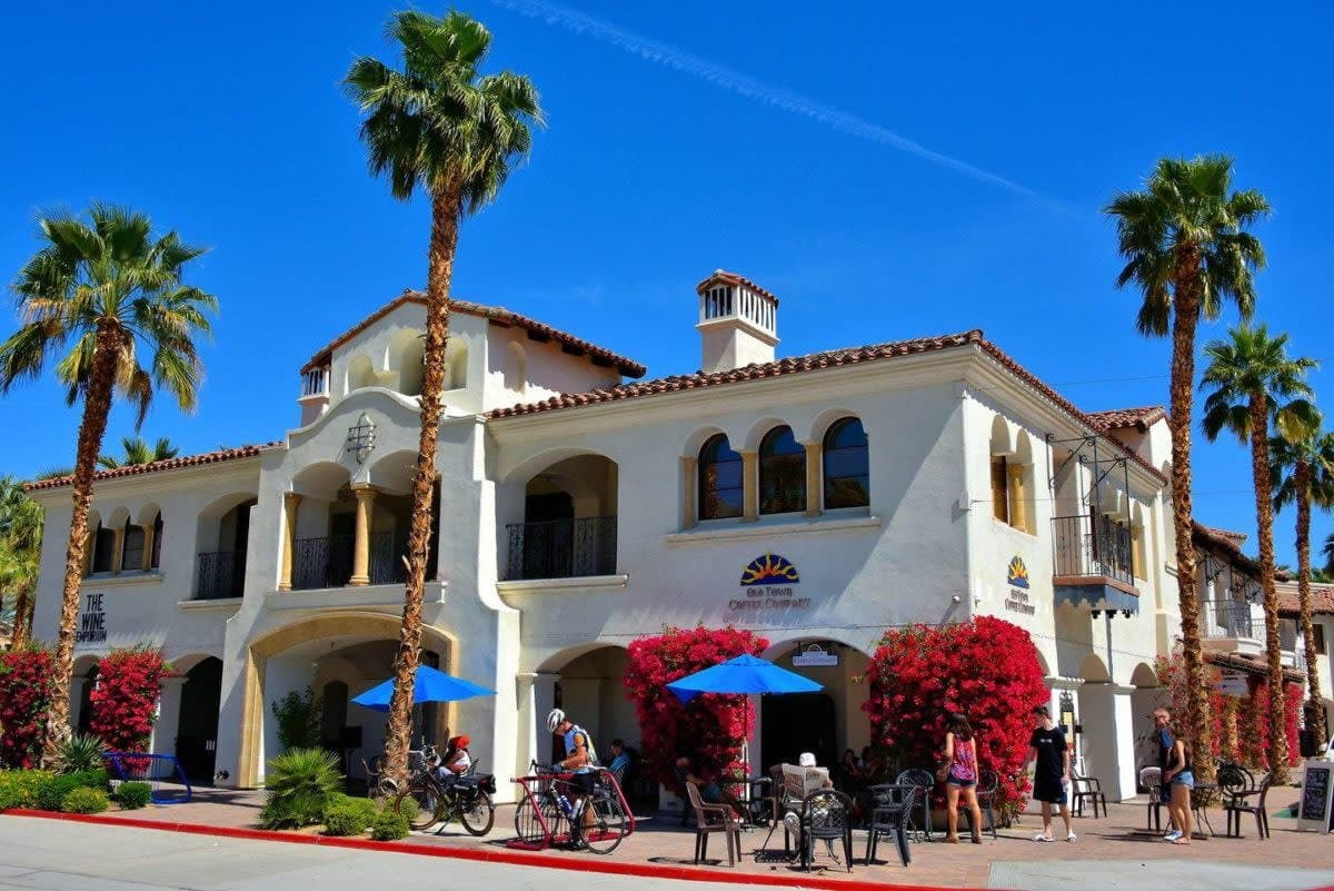 La Quinta House: 44260 Vía Coronado