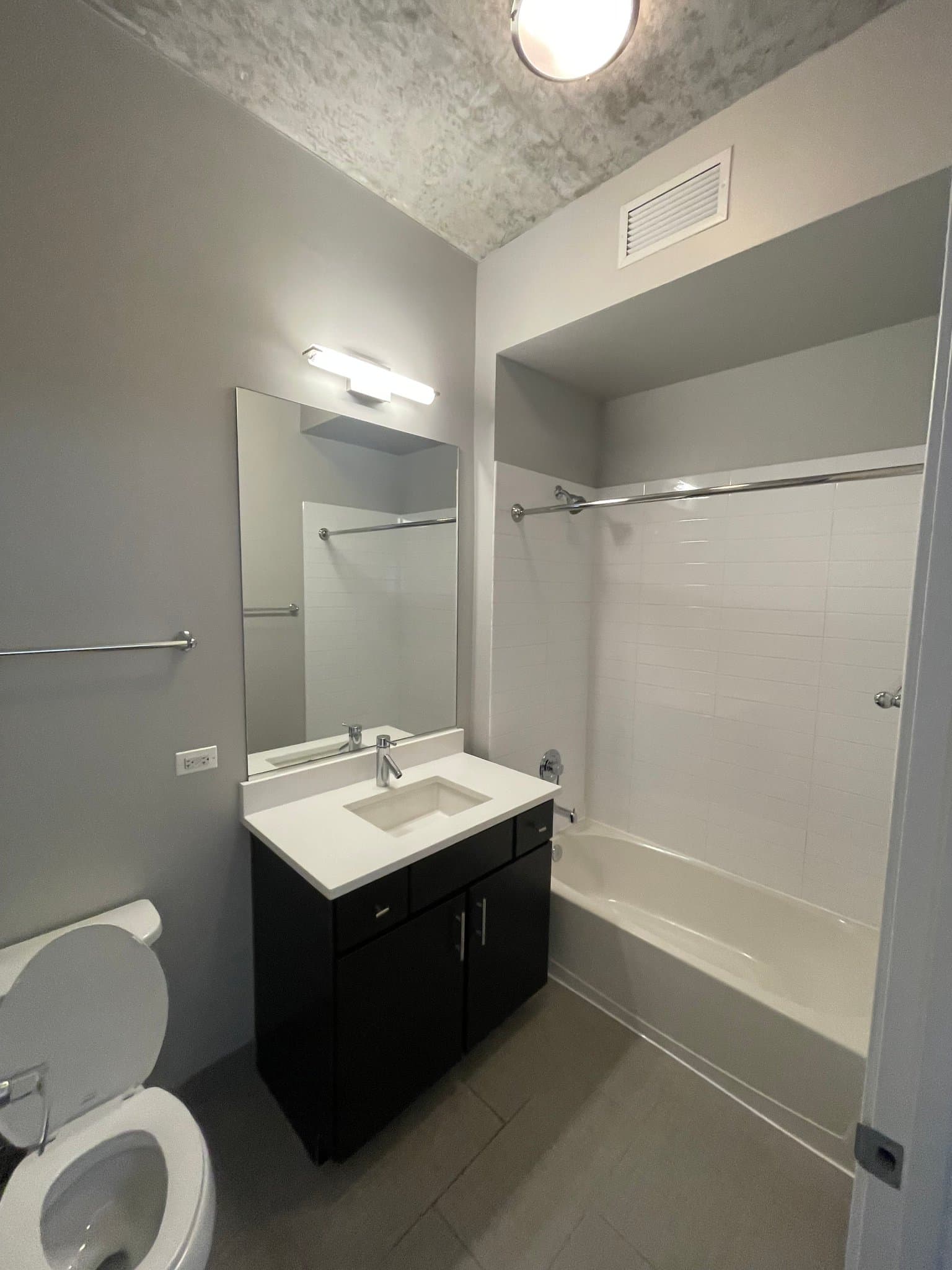 Chicago Condo: 106 W Polk St