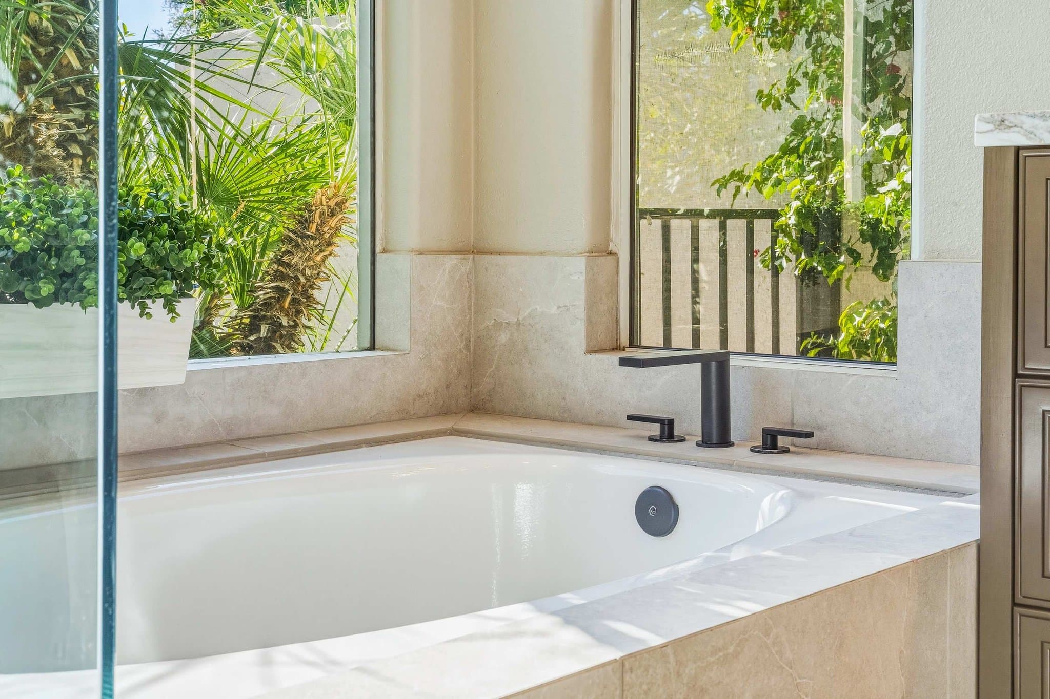 La Quinta House: 50325 Grand Traverse Ave
