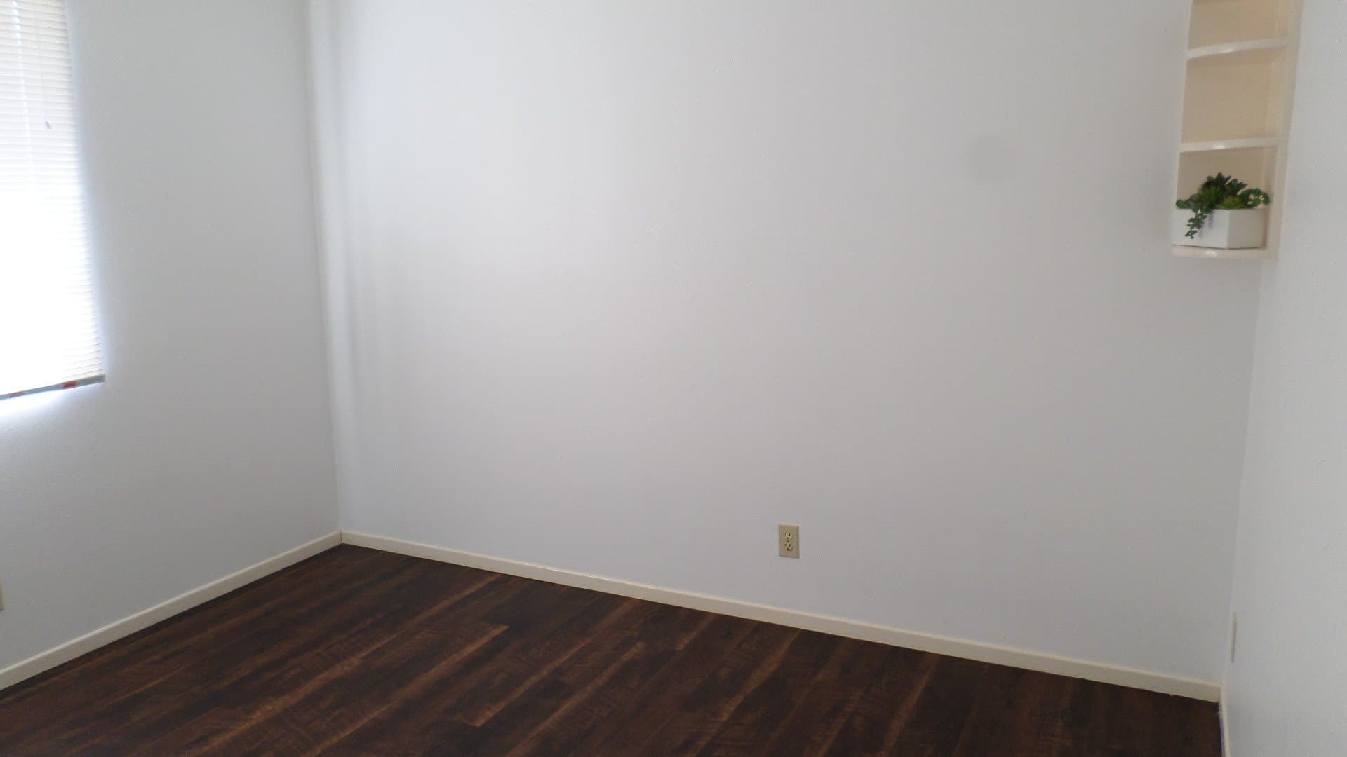 Los Angeles Apartment: 5271 Huntington Drive North, Los Angeles, CA, USA