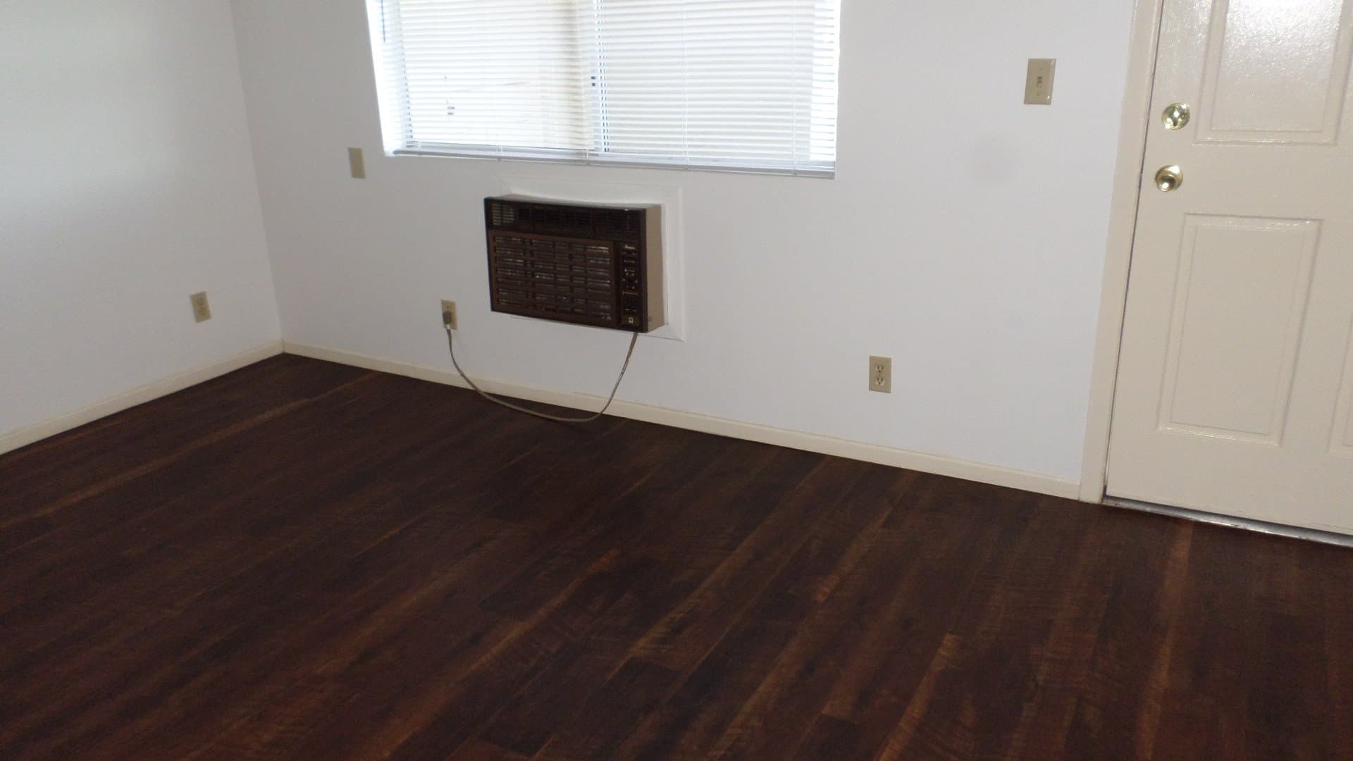 Los Angeles Apartment: 5271 Huntington Drive North, Los Angeles, CA, USA