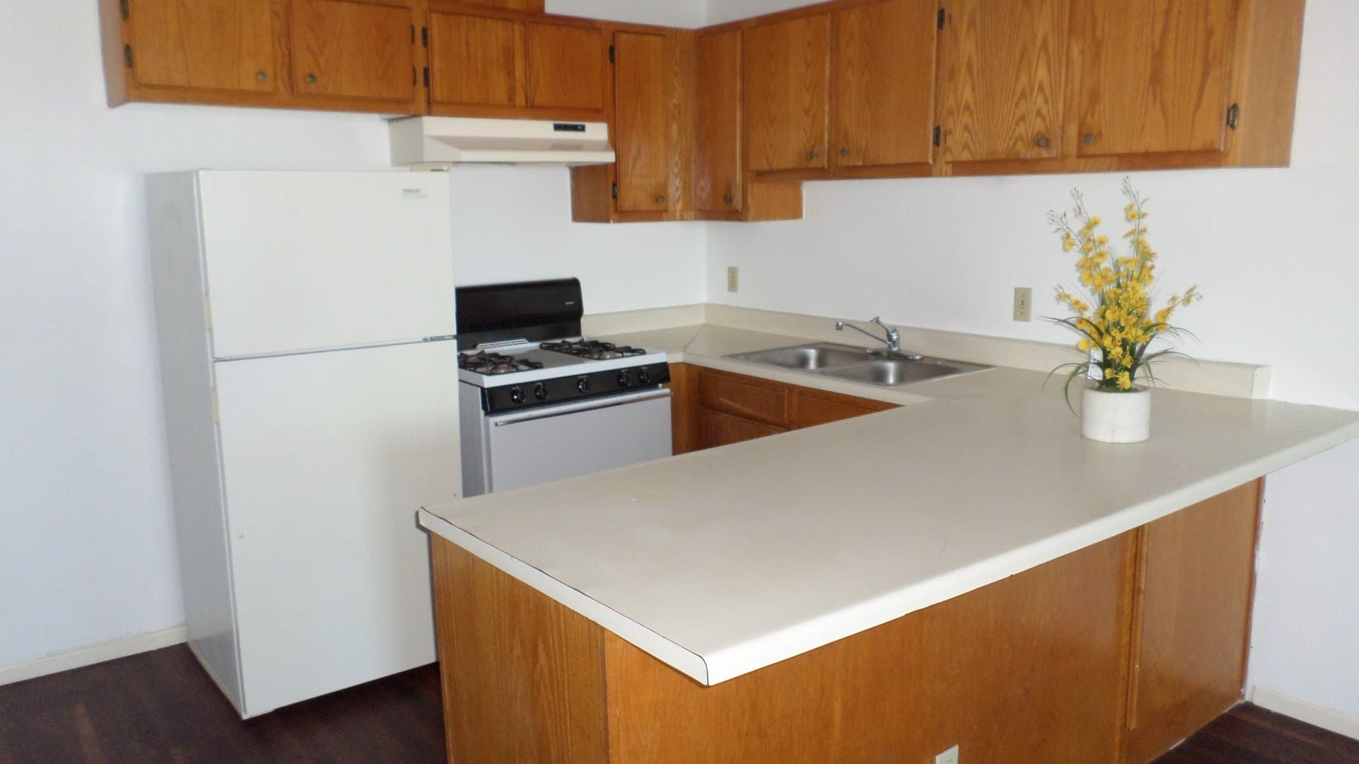 Los Angeles Apartment: 5271 Huntington Drive North, Los Angeles, CA, USA