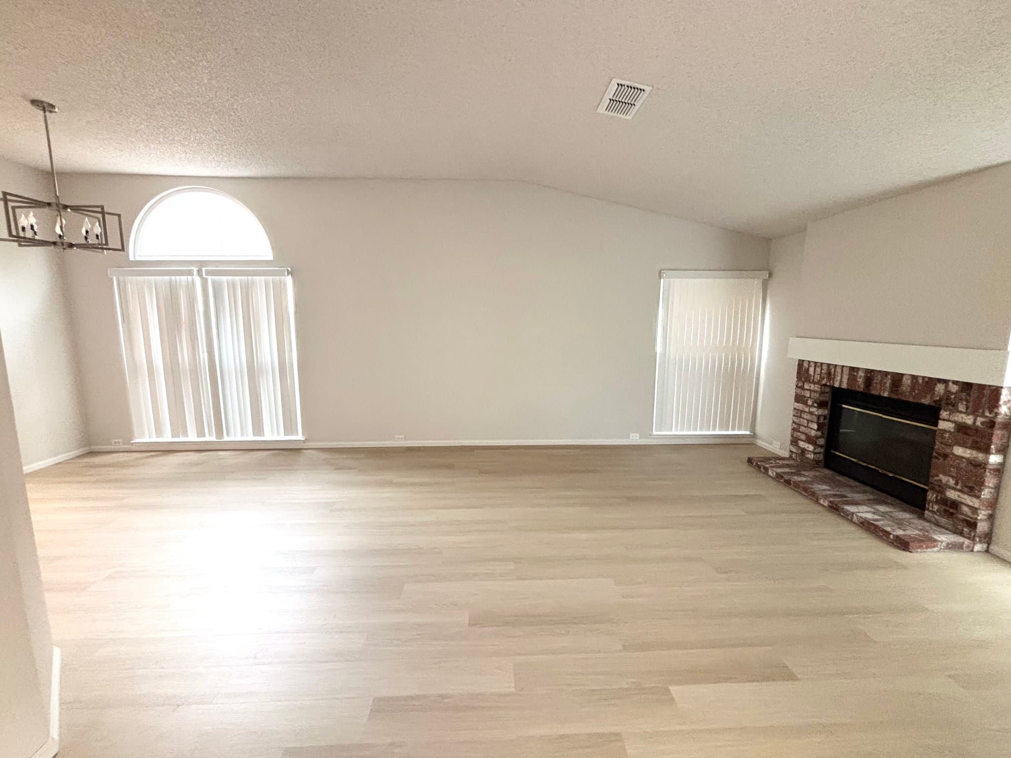 Sacramento House: 8079 Darien Cir