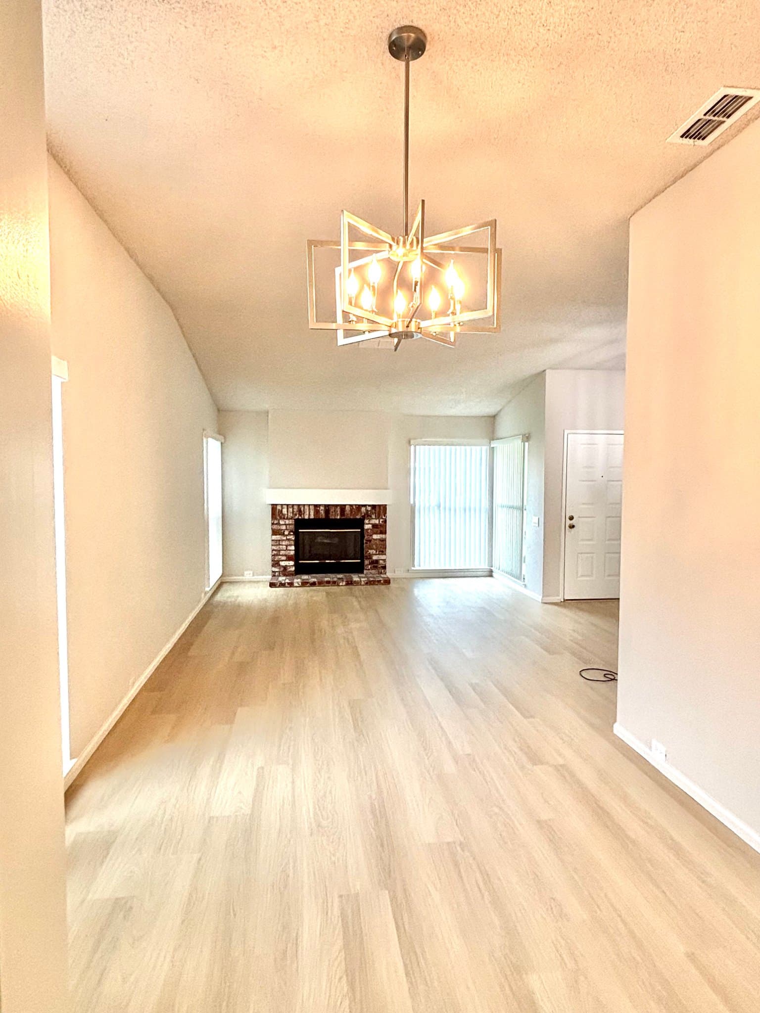 Sacramento House: 8079 Darien Cir