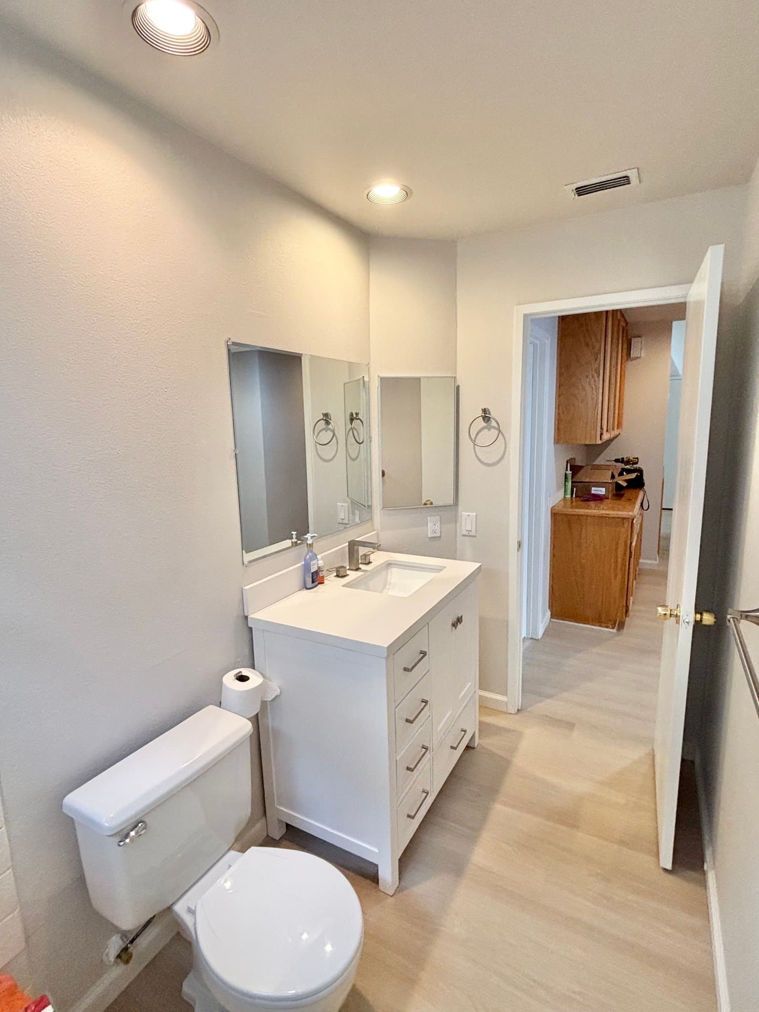 Sacramento House: 8079 Darien Cir