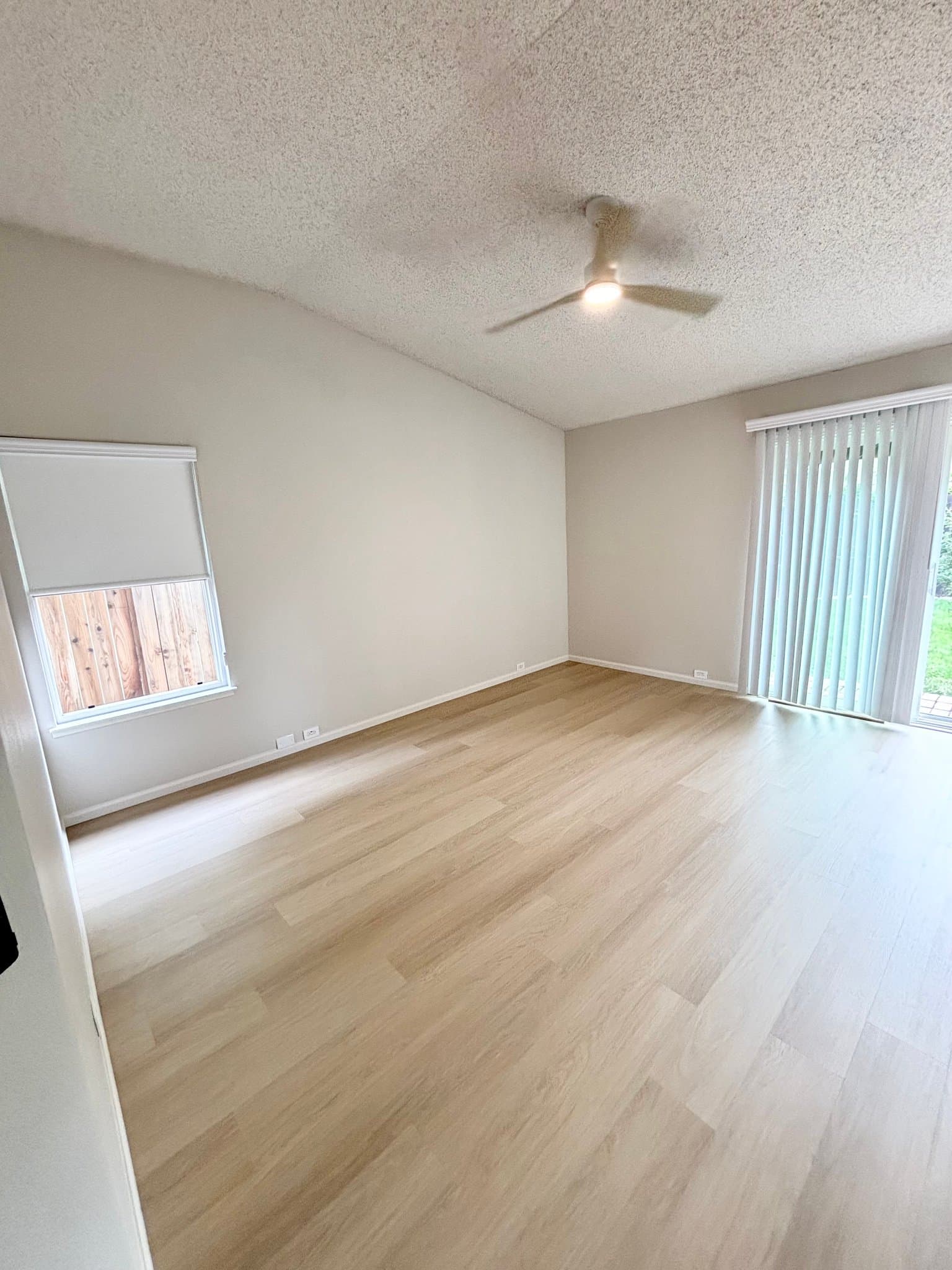 Sacramento House: 8079 Darien Cir