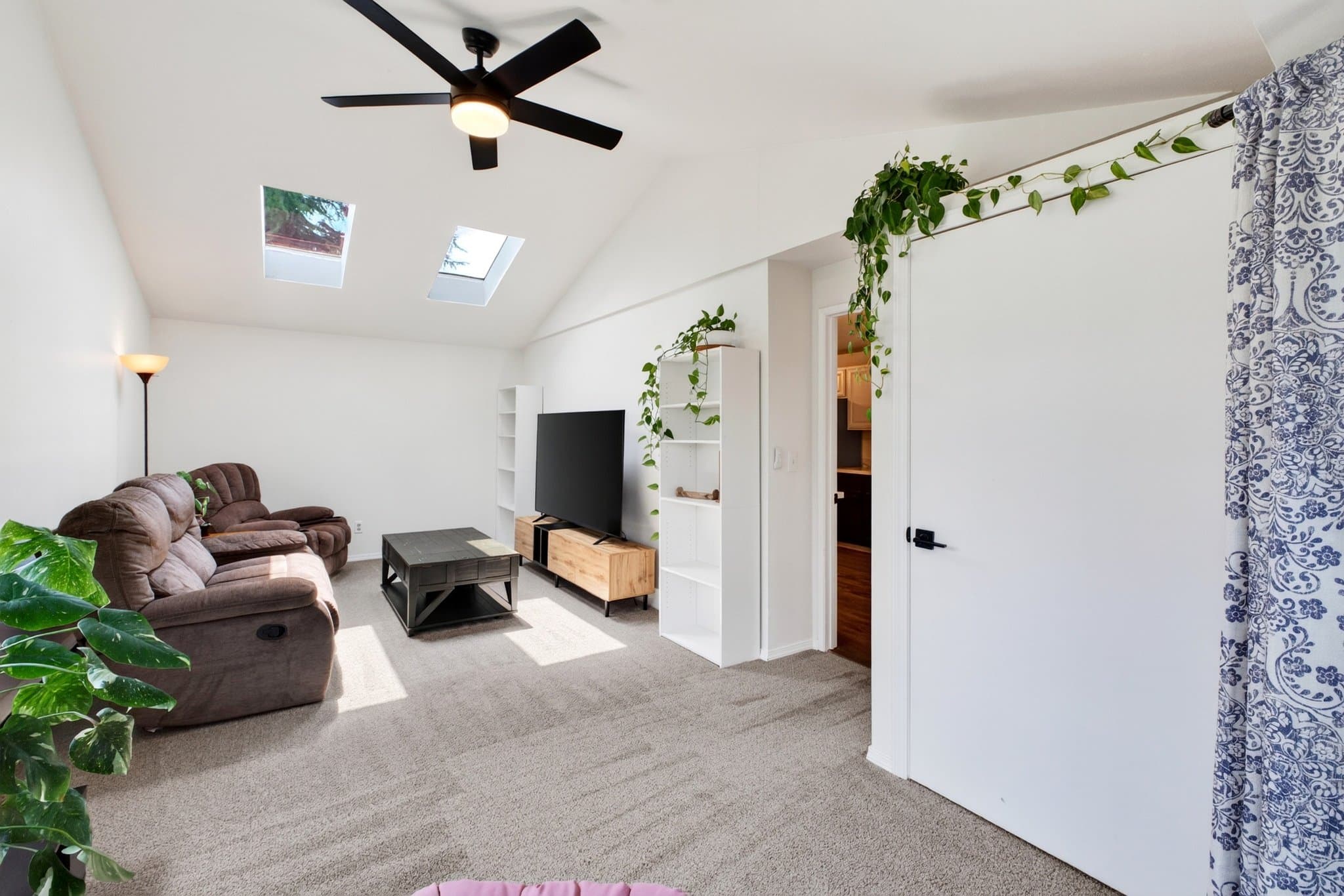 Tacoma House: 1318 E 62nd St
