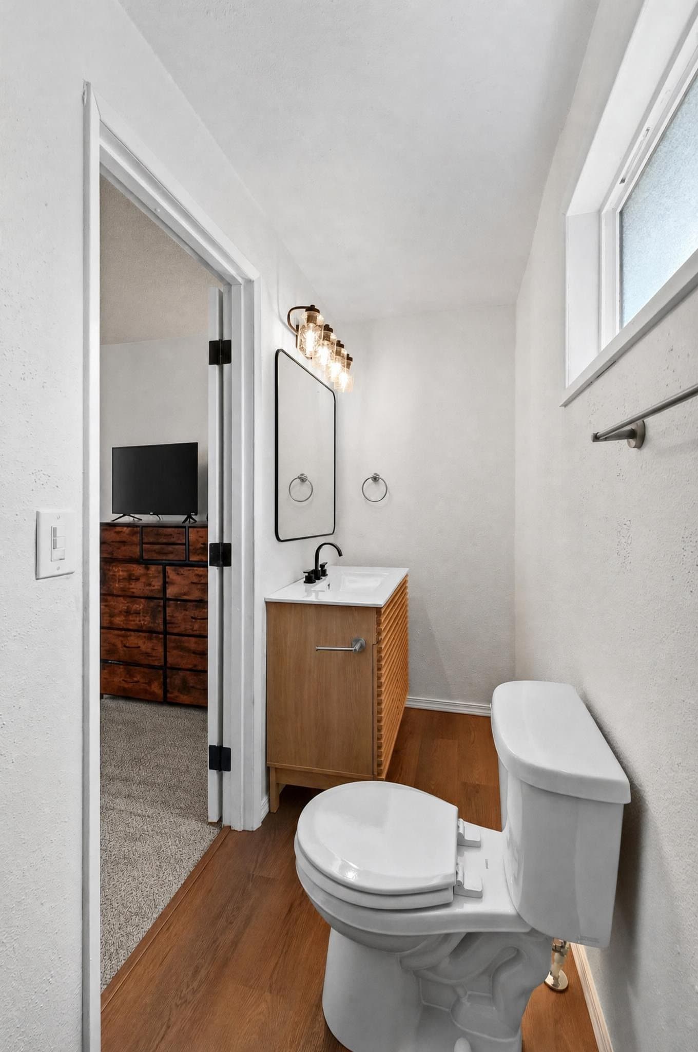 Tacoma House: 1318 E 62nd St