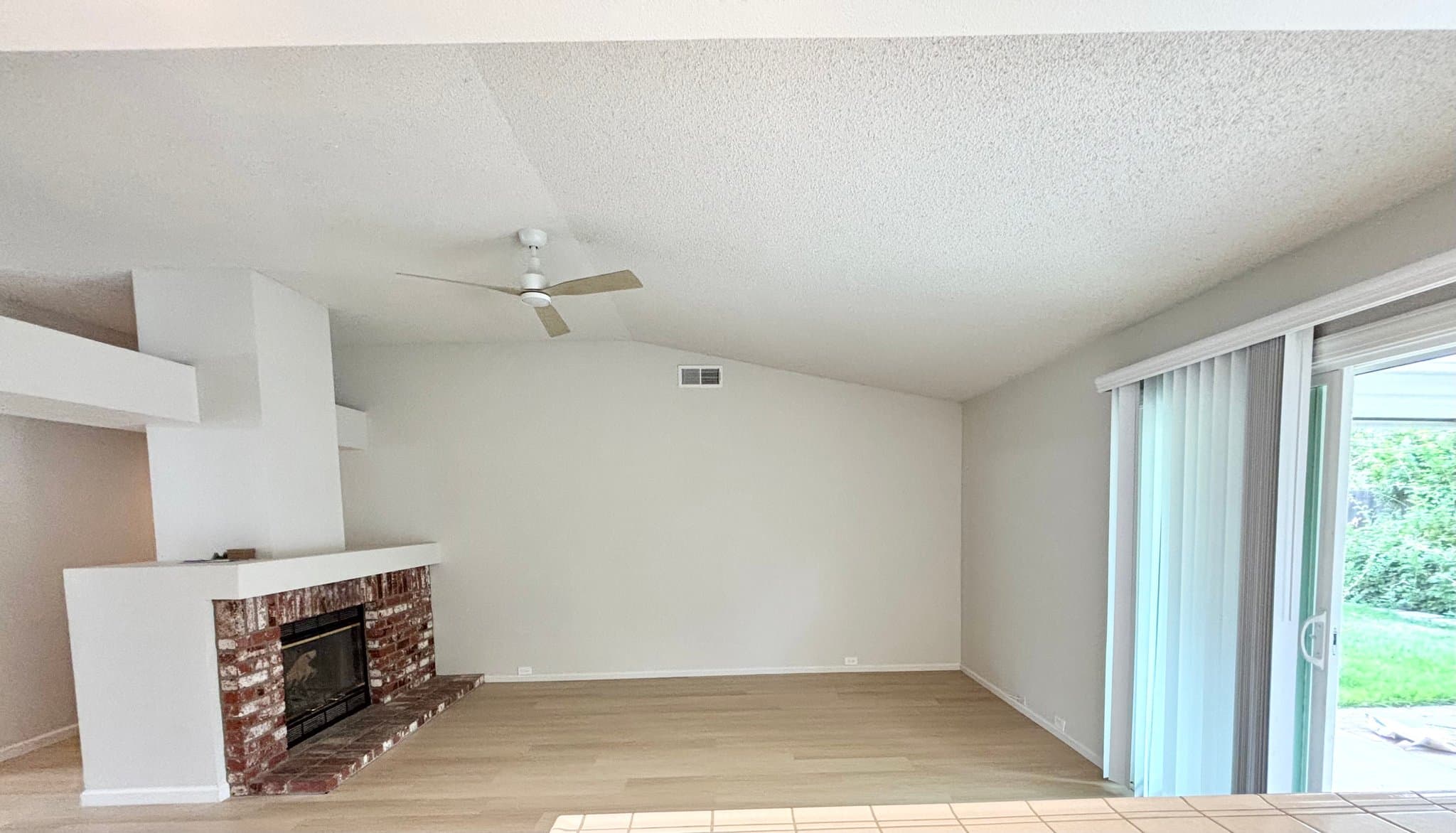 Sacramento House: 8079 Darien Cir