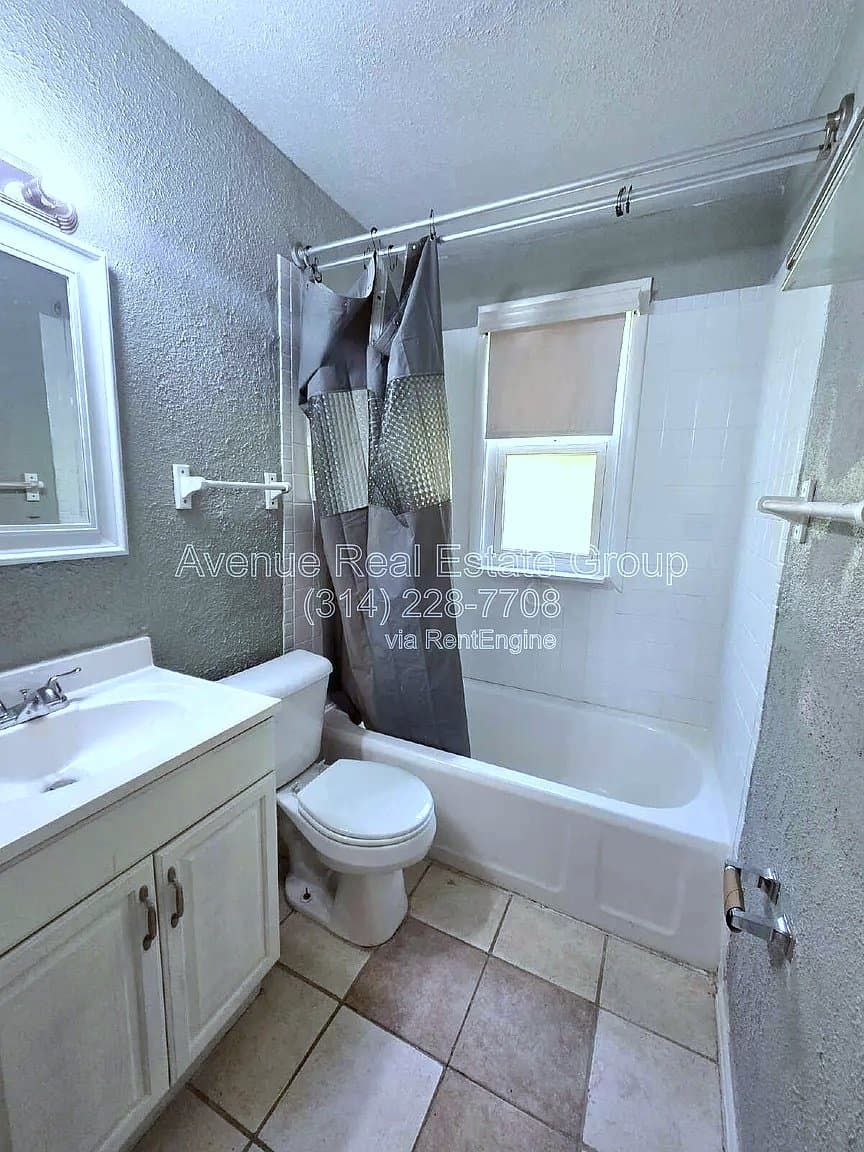 Saint Louis House: 5361 Wilborn Dr