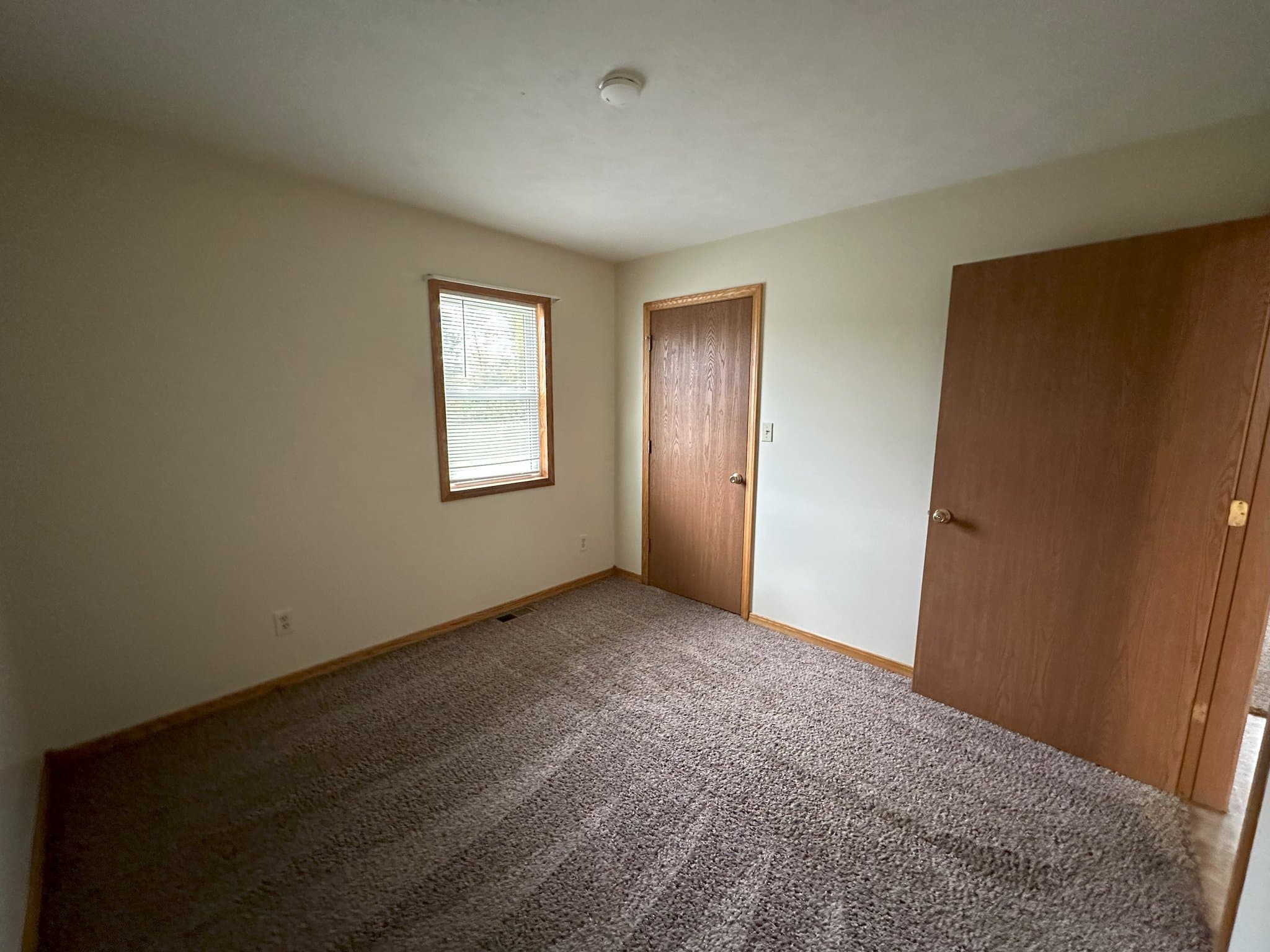 LaGrange Apartment: 350 N Lakeland Dr