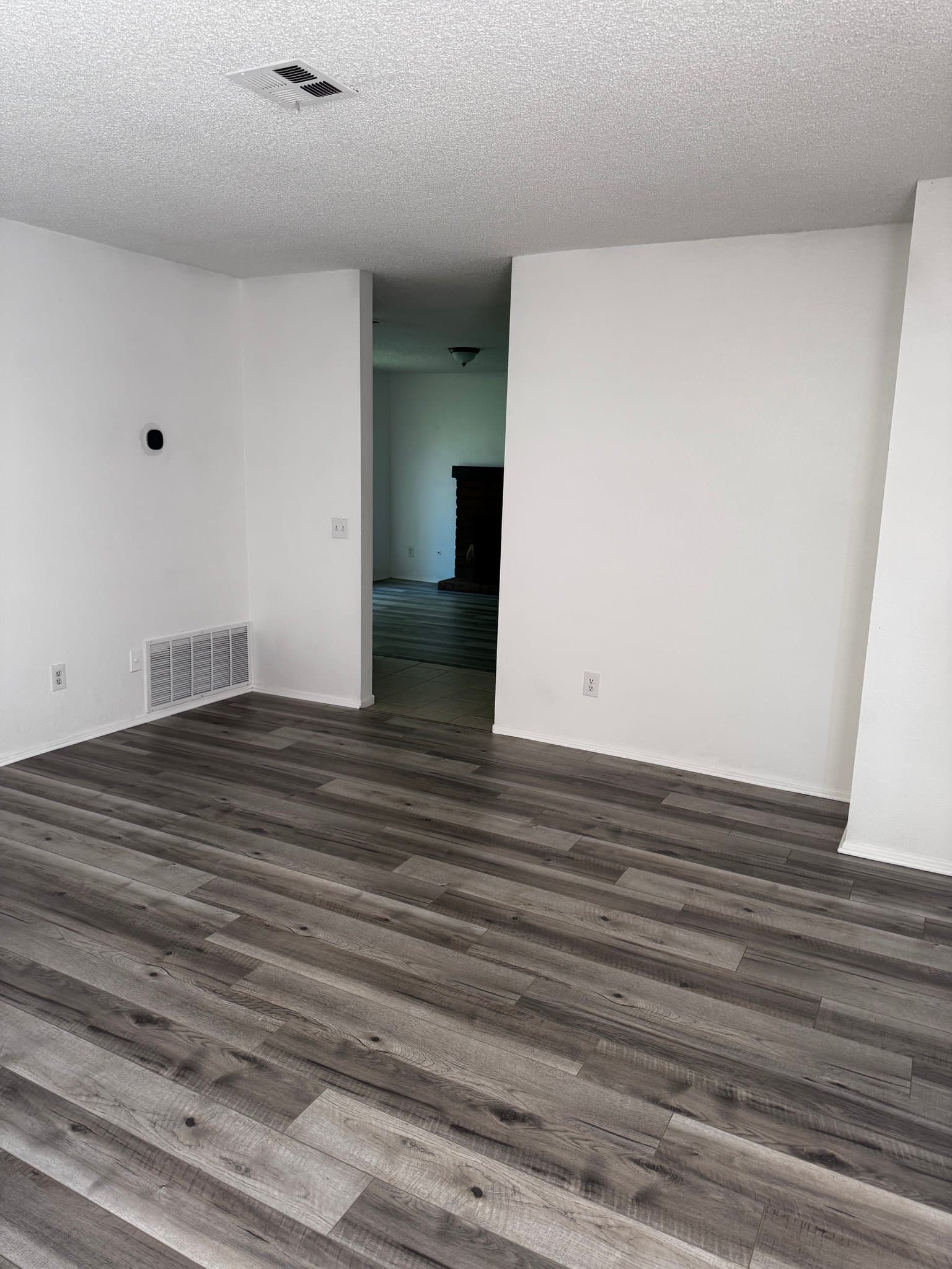Riverside House: 4425 Bartel Dr