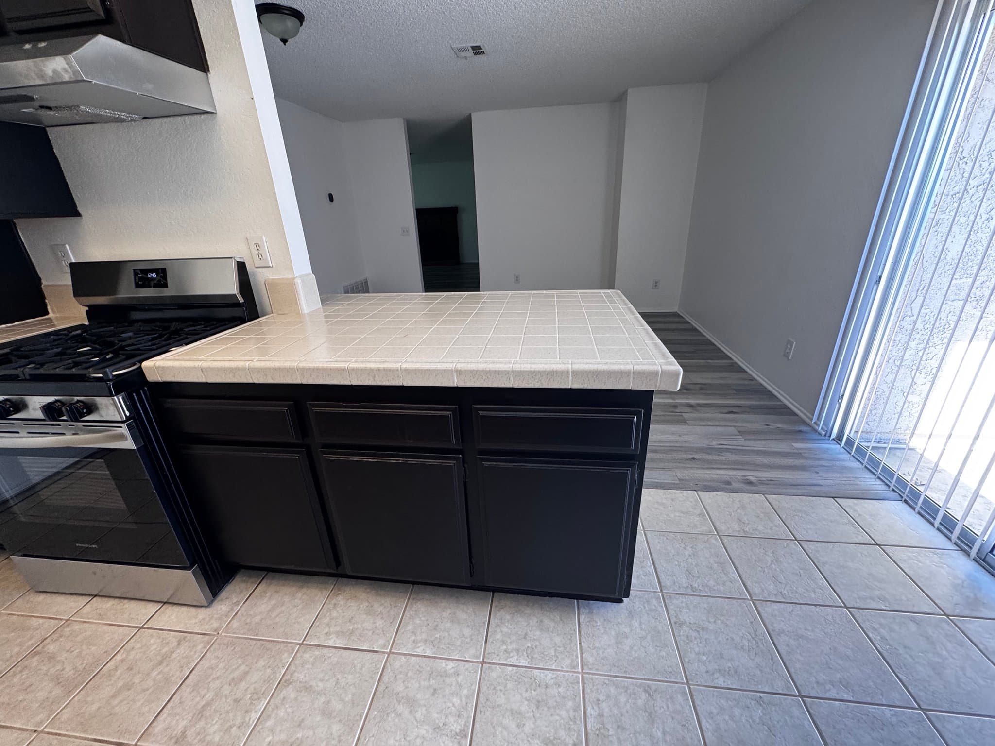 Riverside House: 4425 Bartel Dr