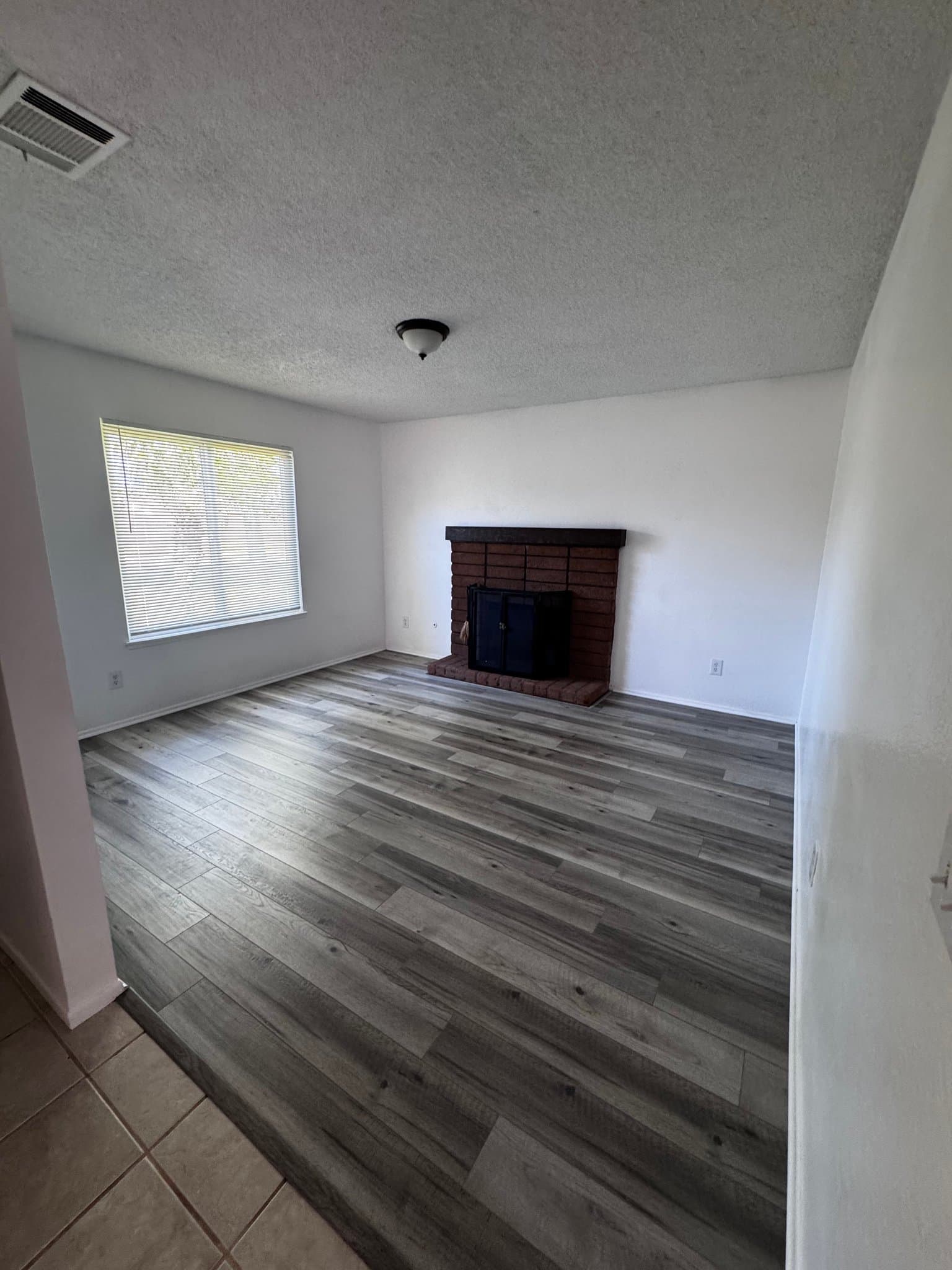 Riverside House: 4425 Bartel Dr