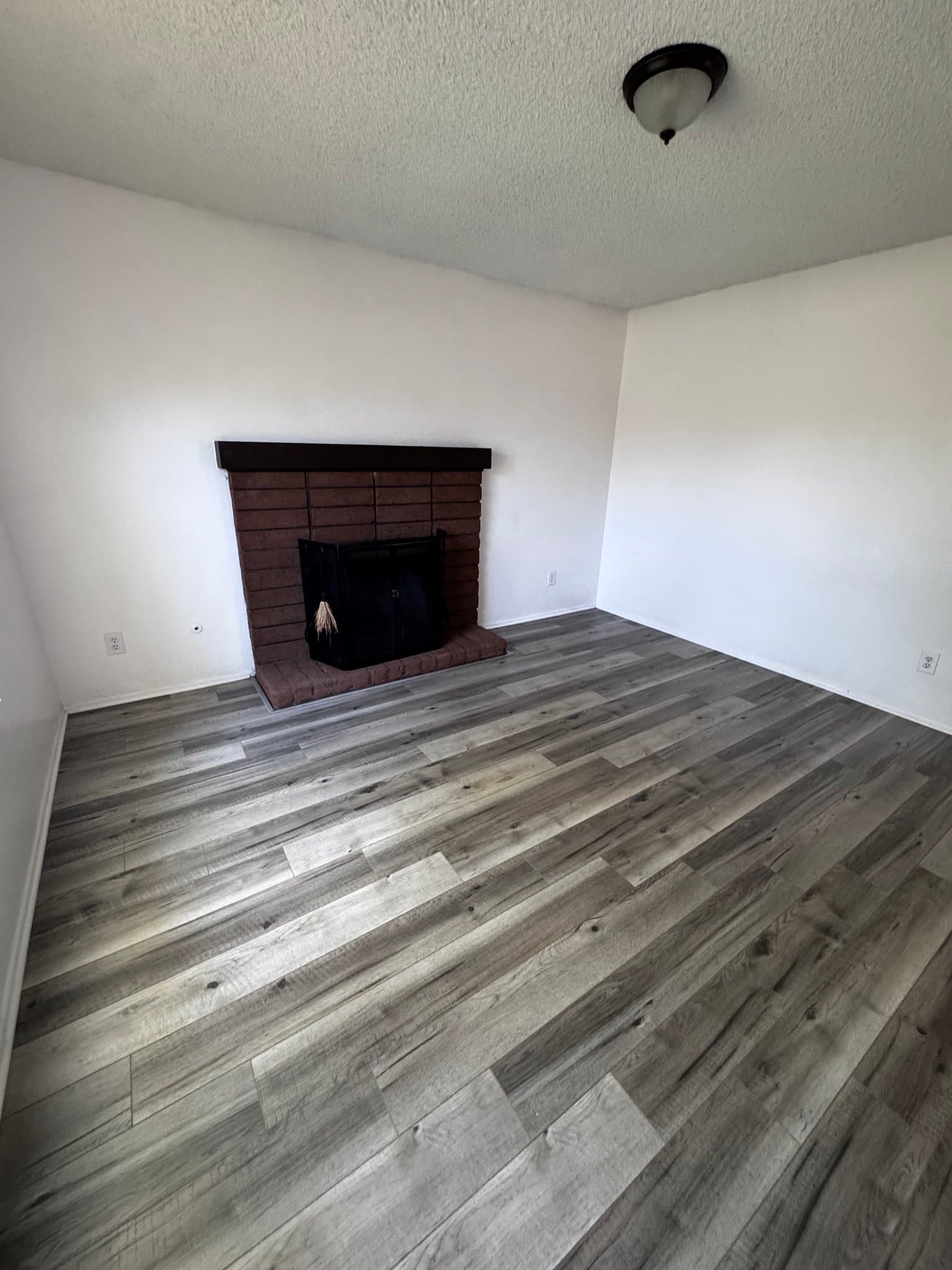 Riverside House: 4425 Bartel Dr