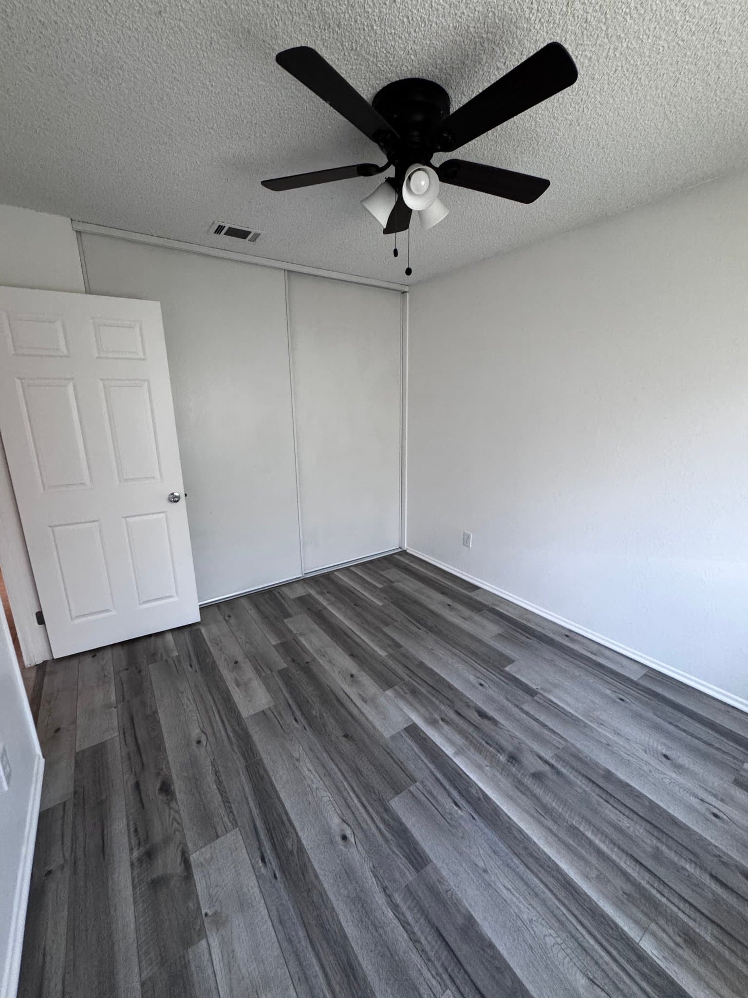 Riverside House: 4425 Bartel Dr