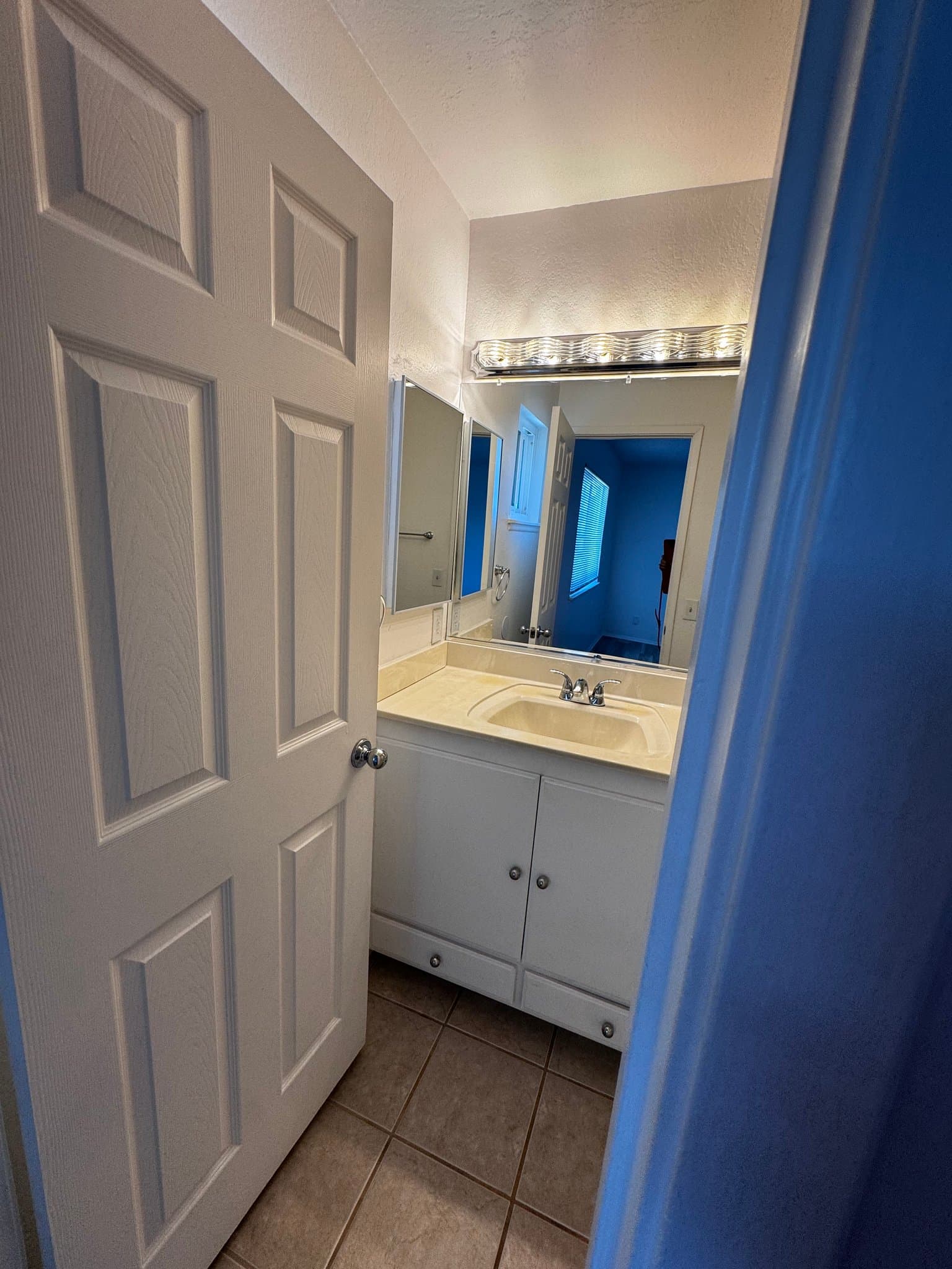 Riverside House: 4425 Bartel Dr