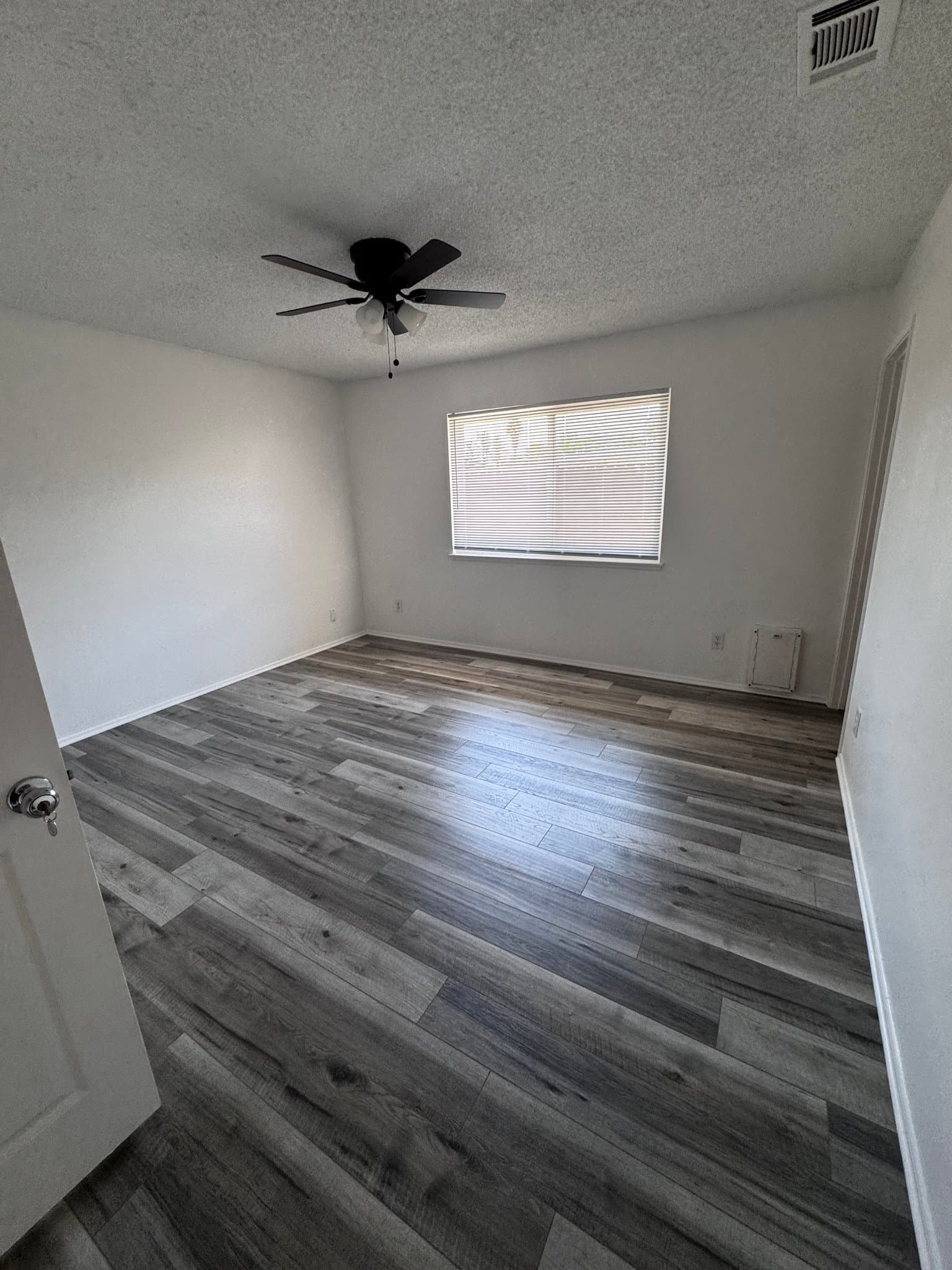 Riverside House: 4425 Bartel Dr