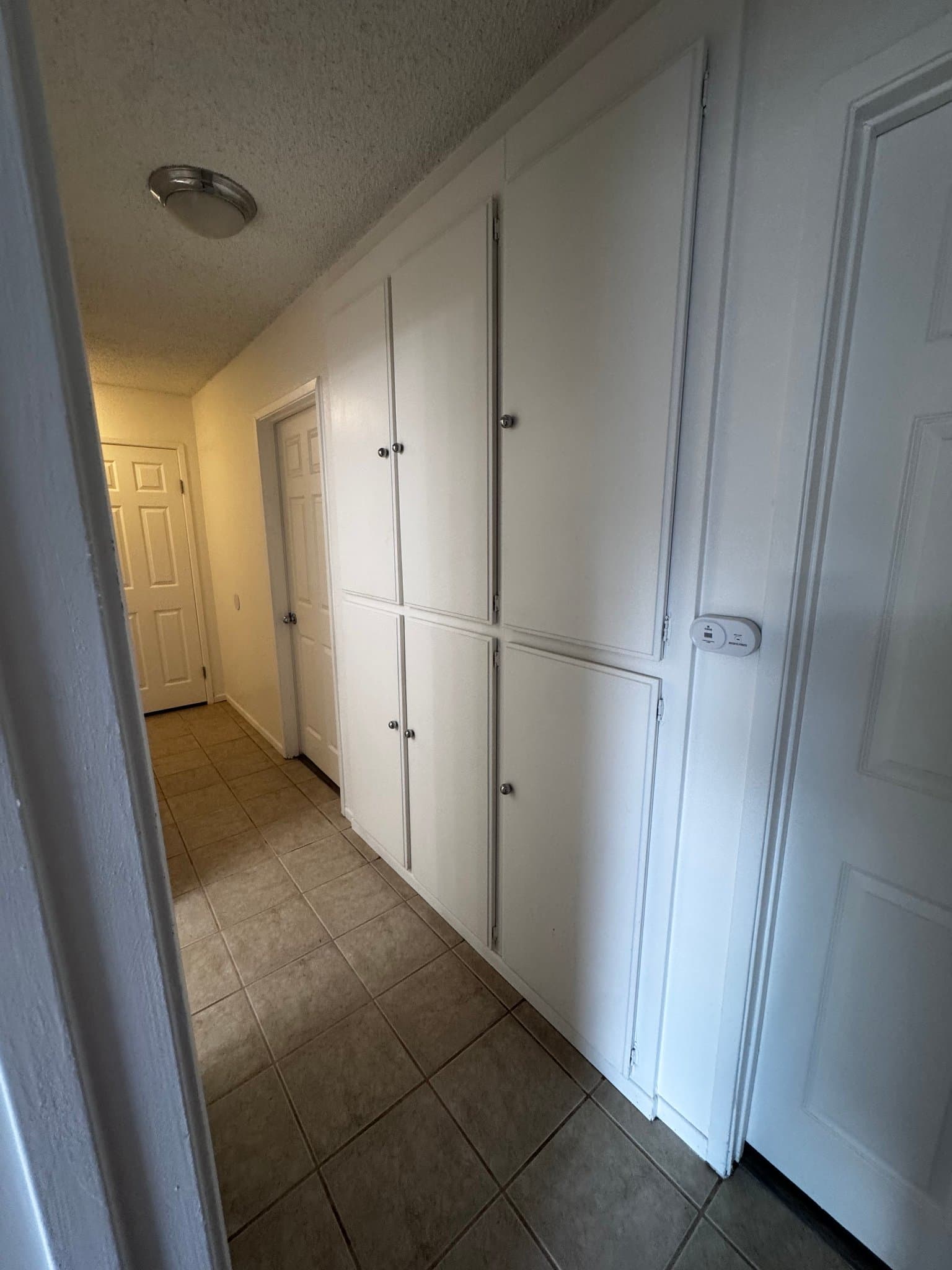 Riverside House: 4425 Bartel Dr