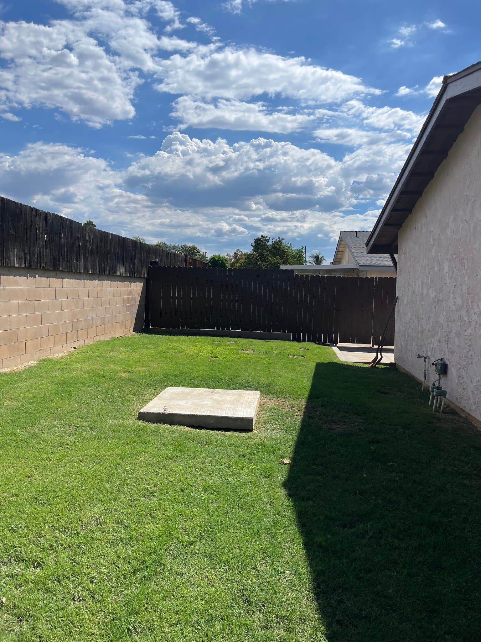 Riverside House: 4425 Bartel Dr