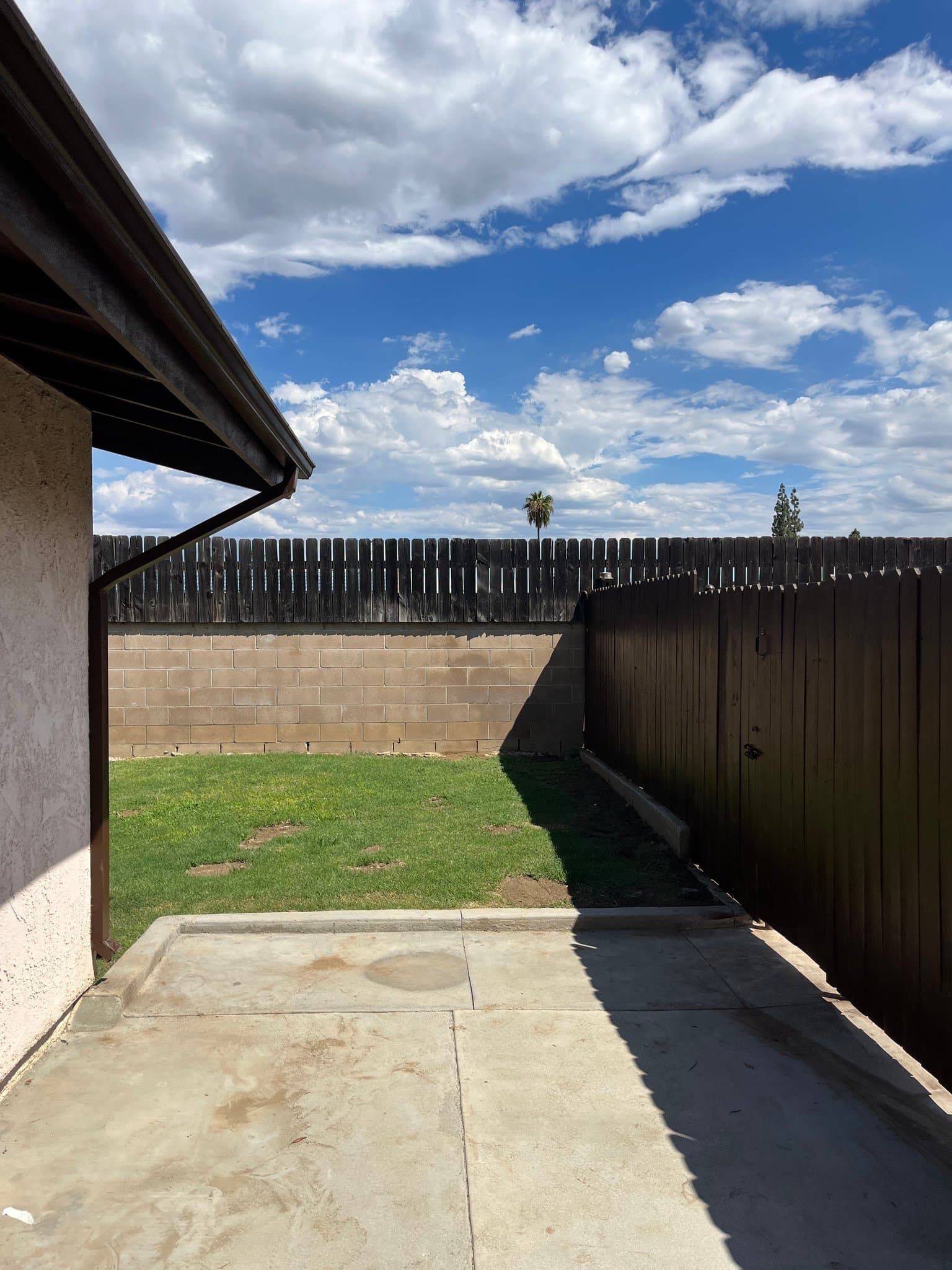 Riverside House: 4425 Bartel Dr