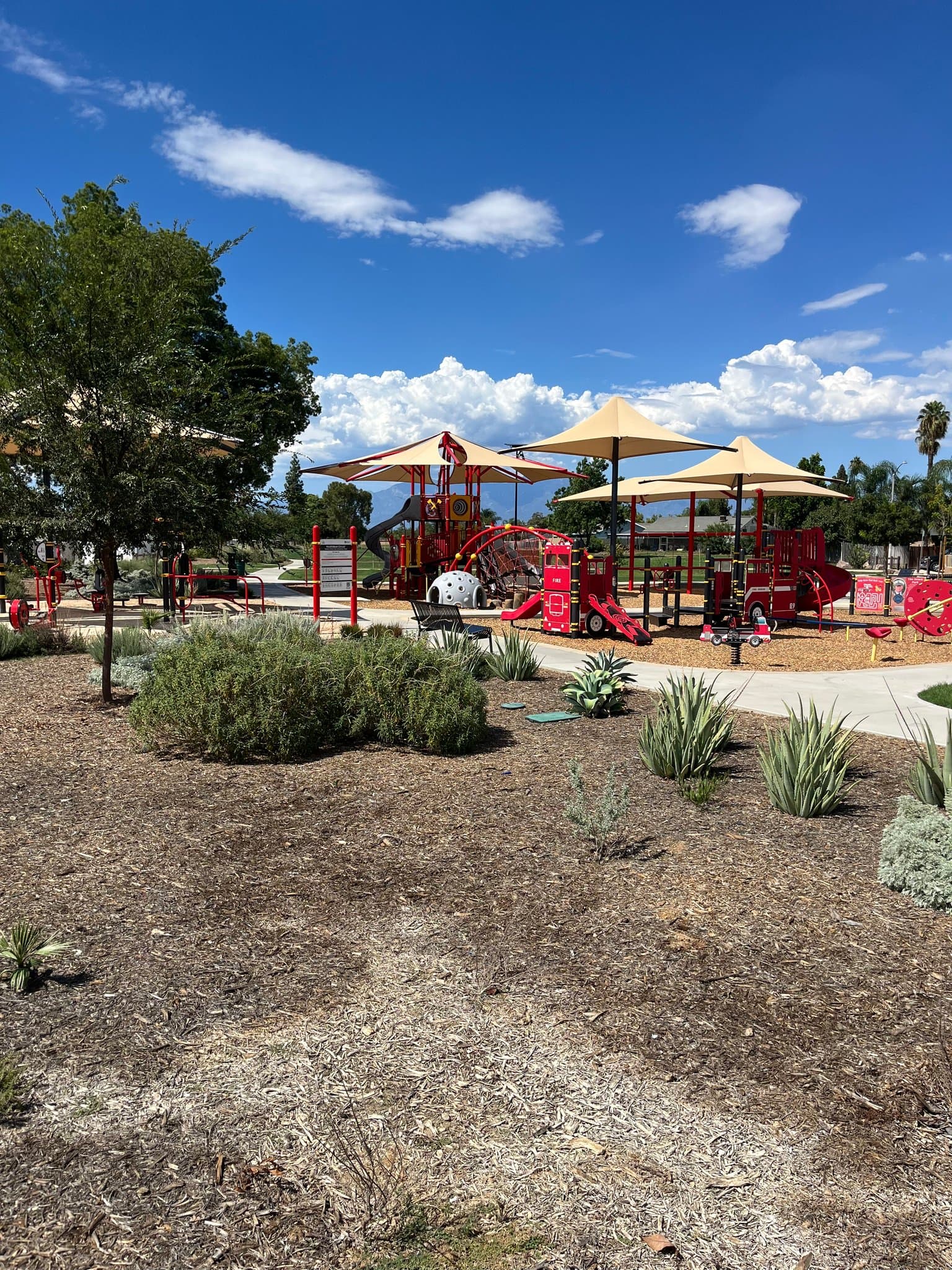 Riverside House: 4425 Bartel Dr