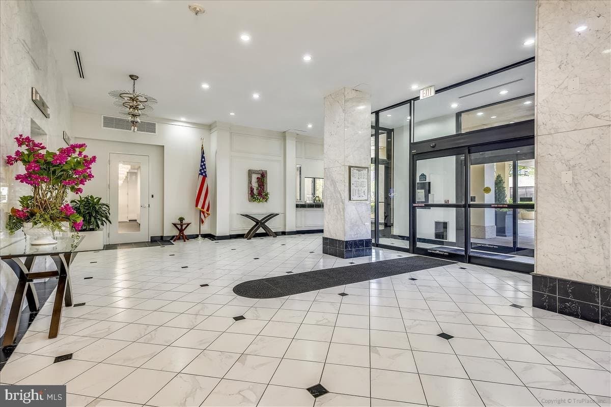 Alexandria Condo: 400 Madison Street