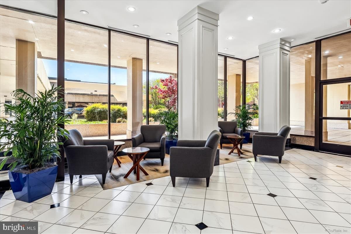 Alexandria Condo: 400 Madison Street