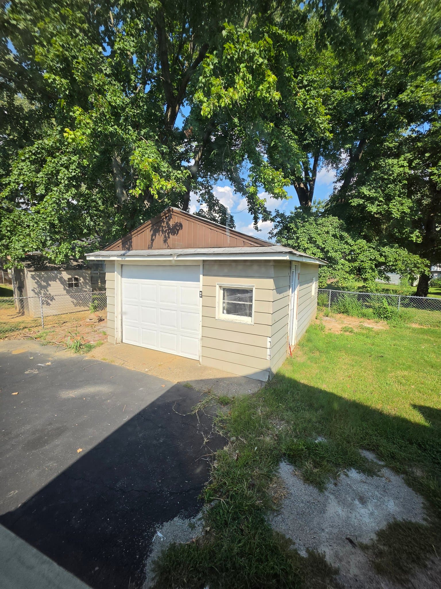 Louisville House: 4007 Glenhurst Ave