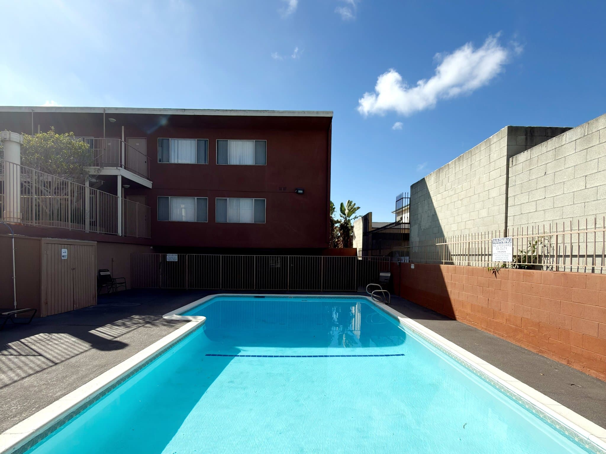 Hawthorne Apartment: 13611 Doty Ave