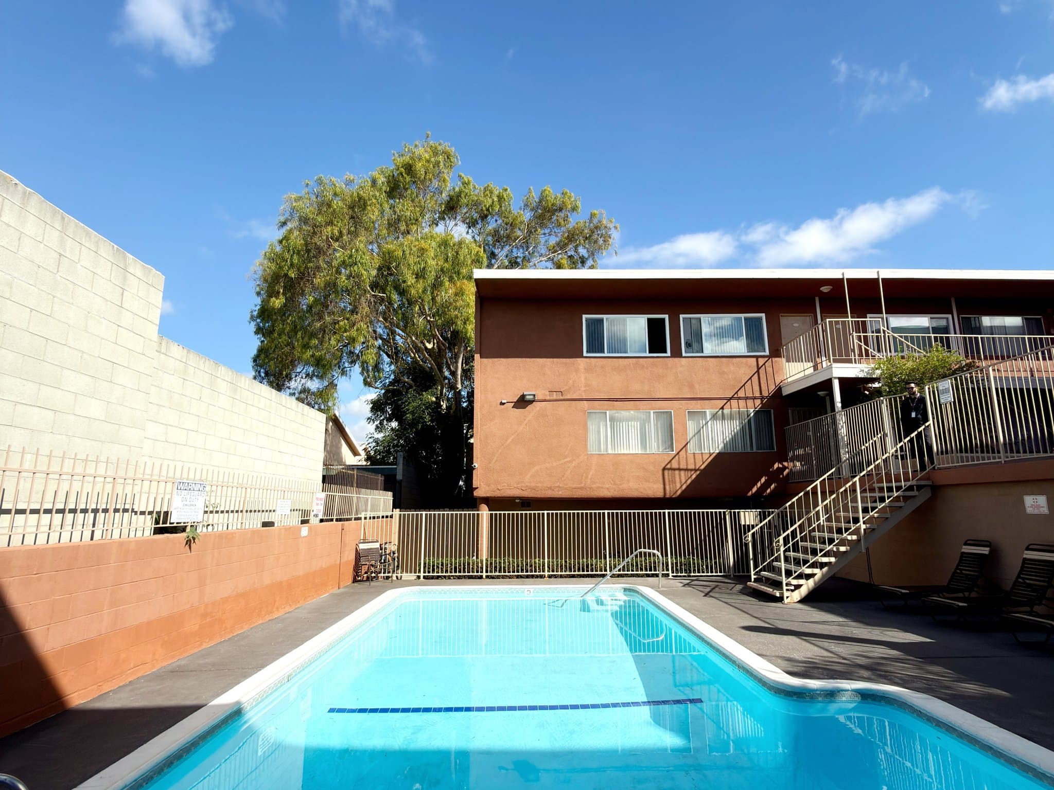 Hawthorne Apartment: 13611 Doty Ave