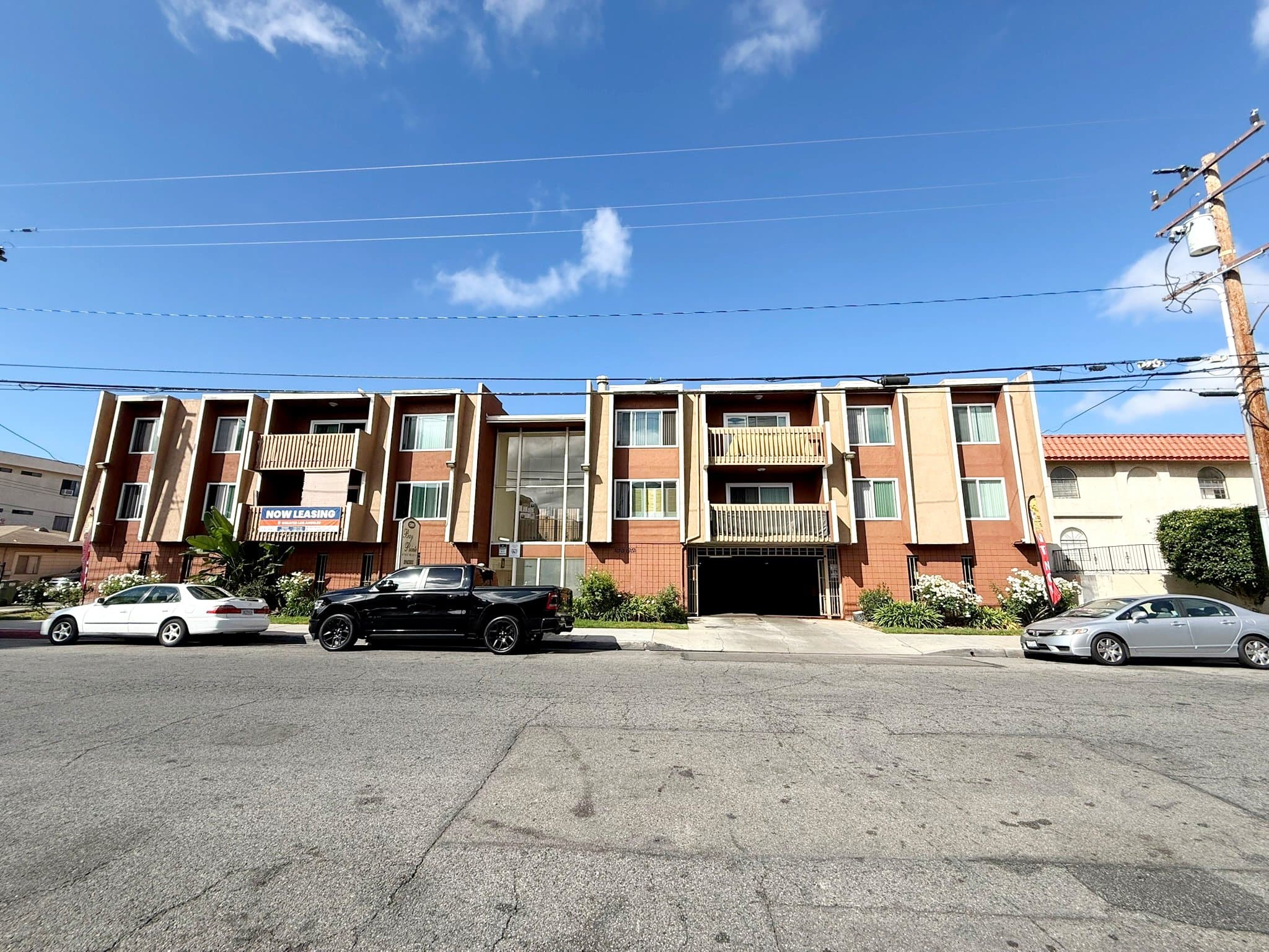 Hawthorne Apartment: 13611 Doty Ave