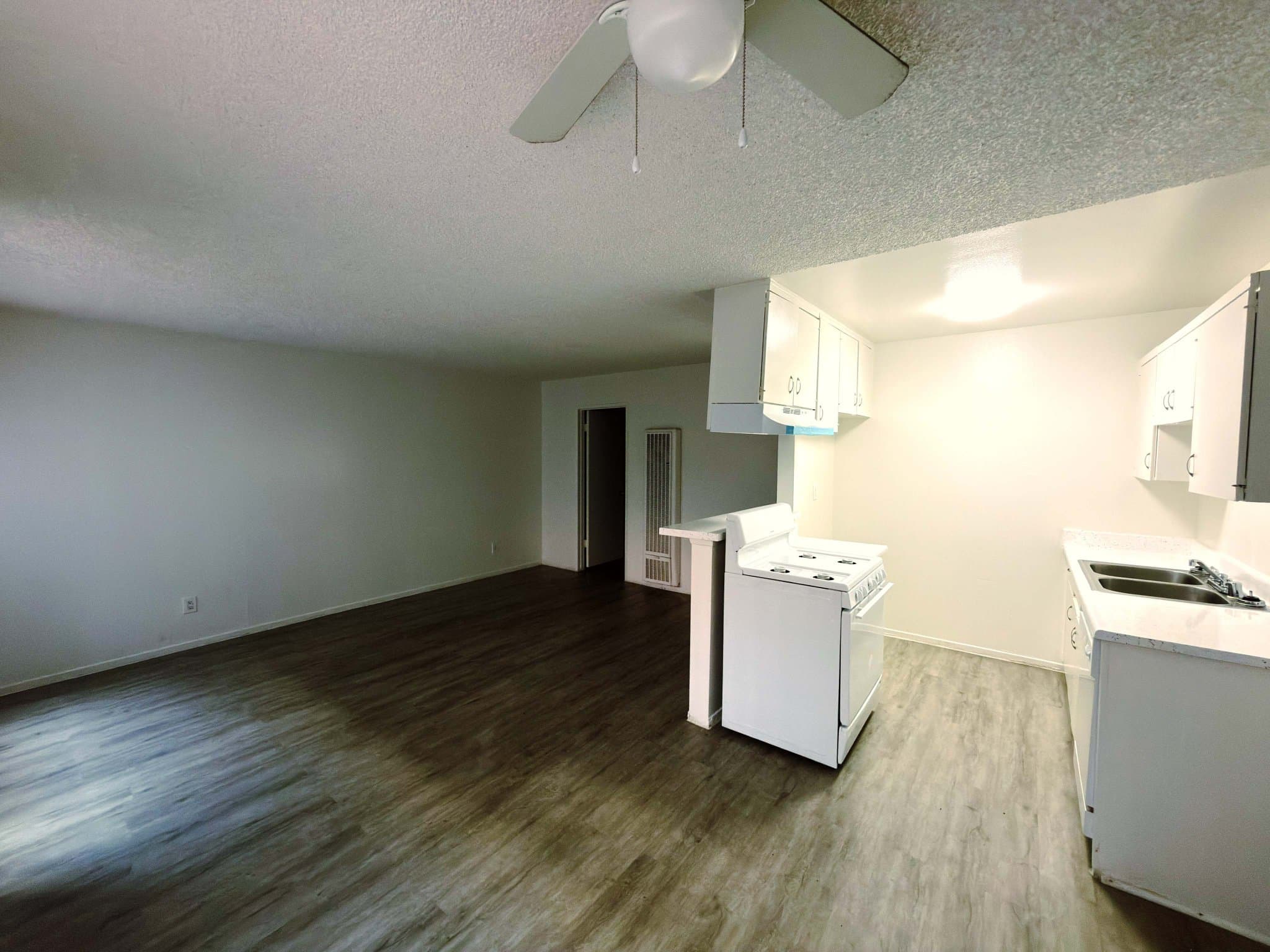 Hawthorne Apartment: 13611 Doty Ave