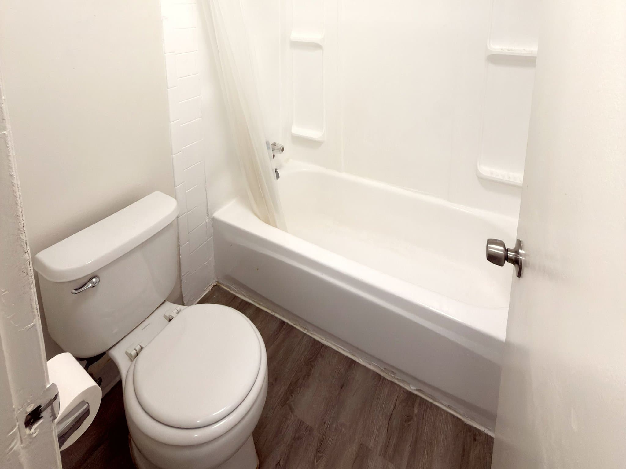 Hawthorne Apartment: 13611 Doty Ave