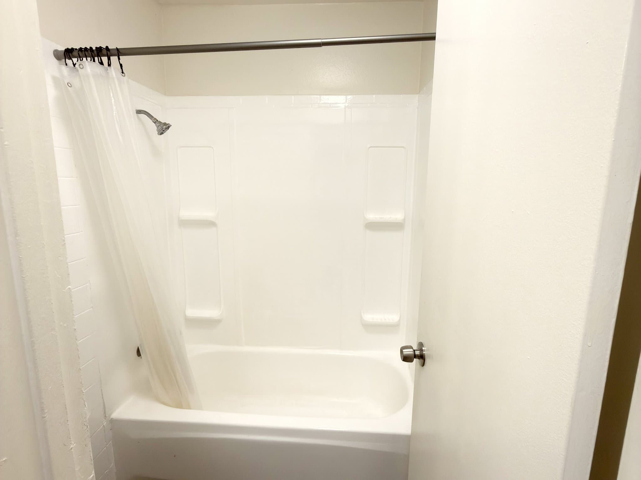 Hawthorne Apartment: 13611 Doty Ave