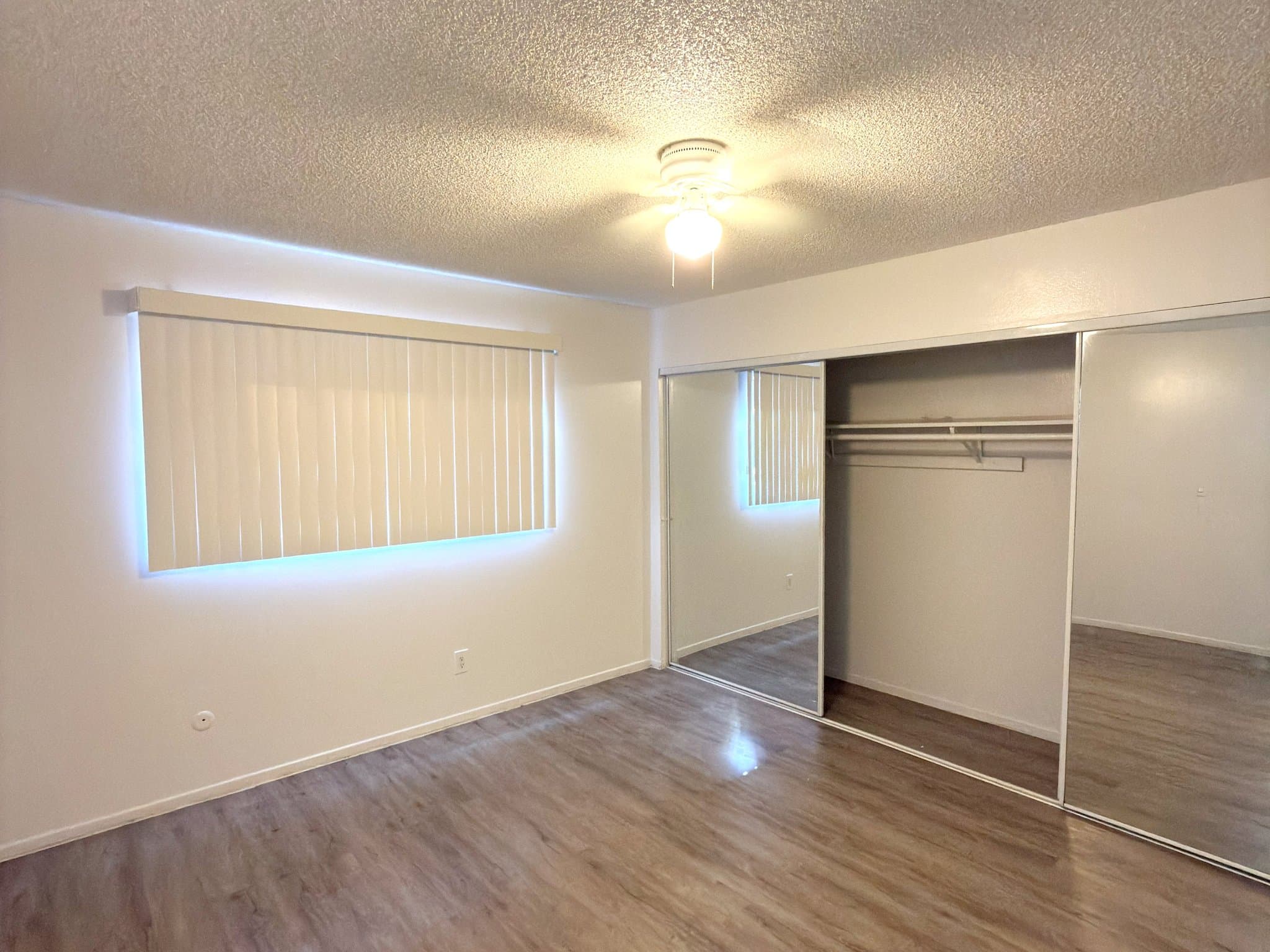 Hawthorne Apartment: 13611 Doty Ave