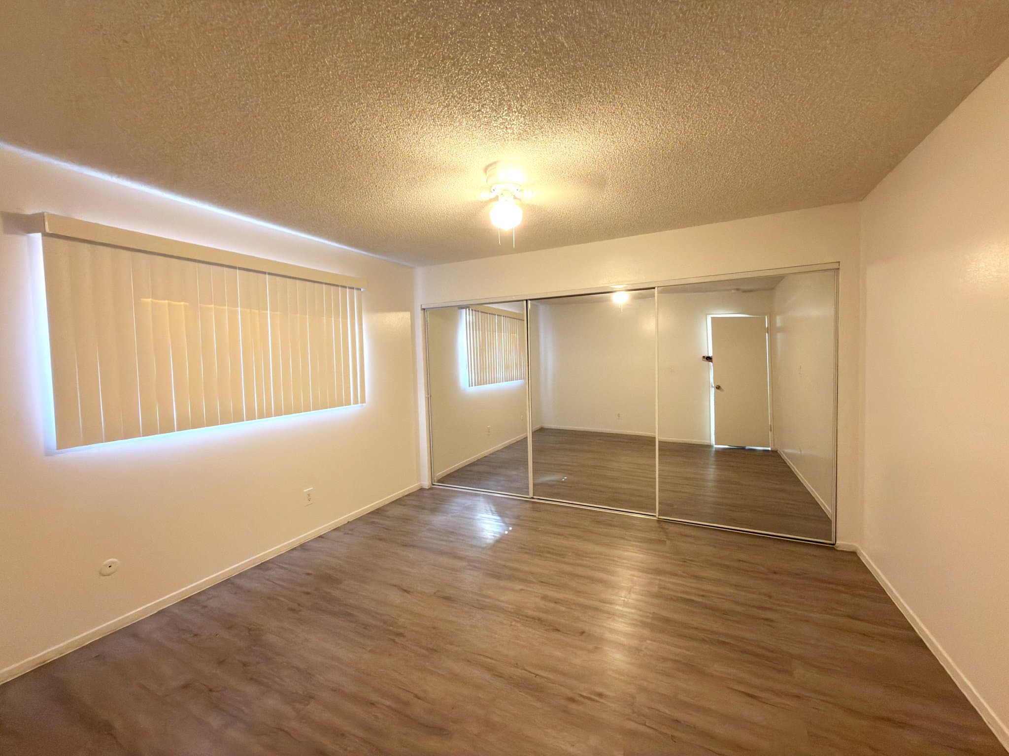 Hawthorne Apartment: 13611 Doty Ave