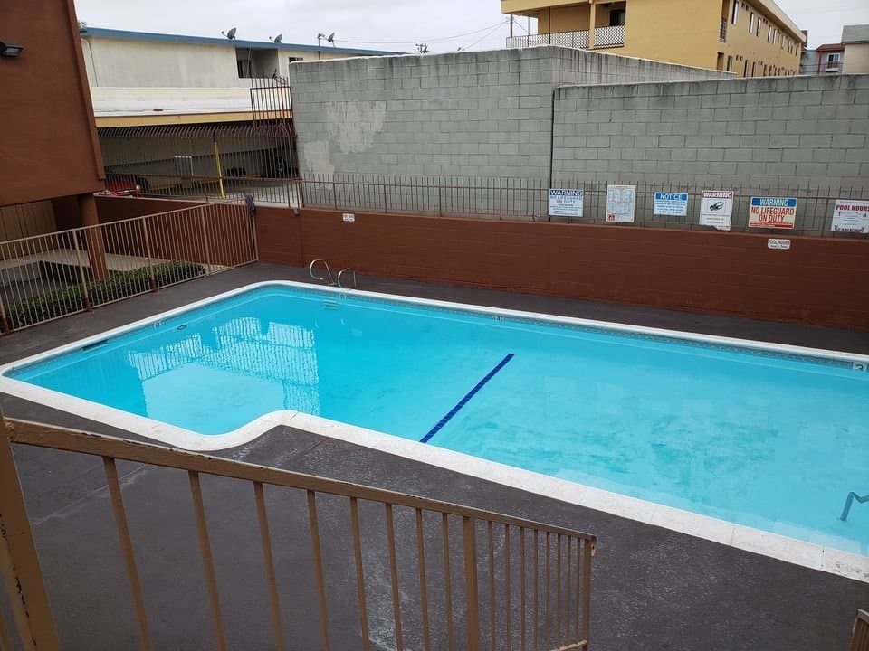 Hawthorne Apartment: 13611 Doty Ave