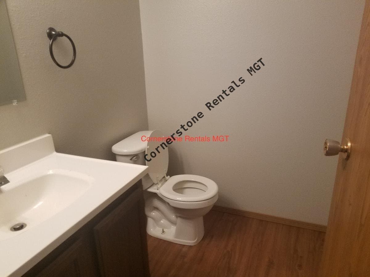 Valley City Townhome: 952 9th Ave SE