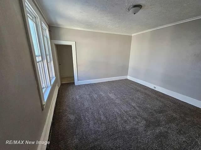 Saginaw House: 505 Yale St