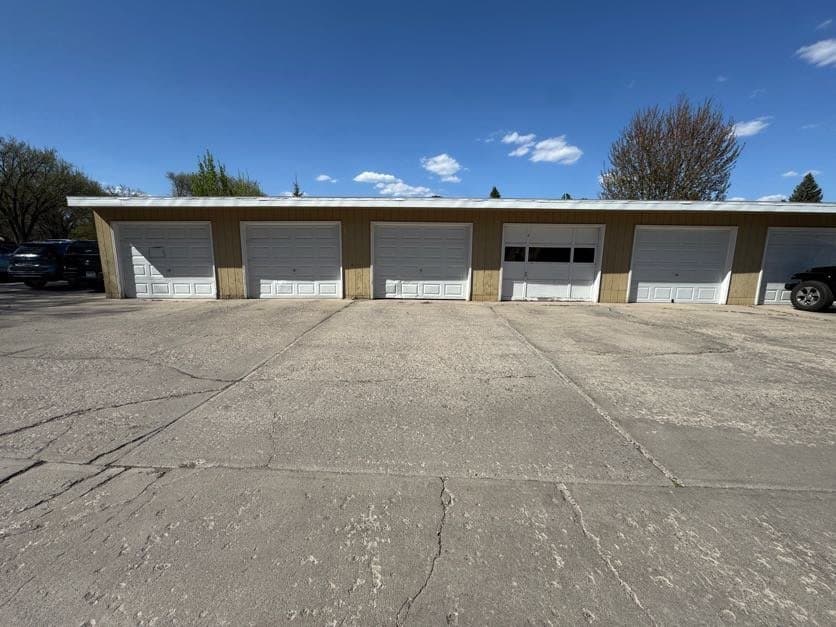 Moorhead Apartment: 906 8th Street South