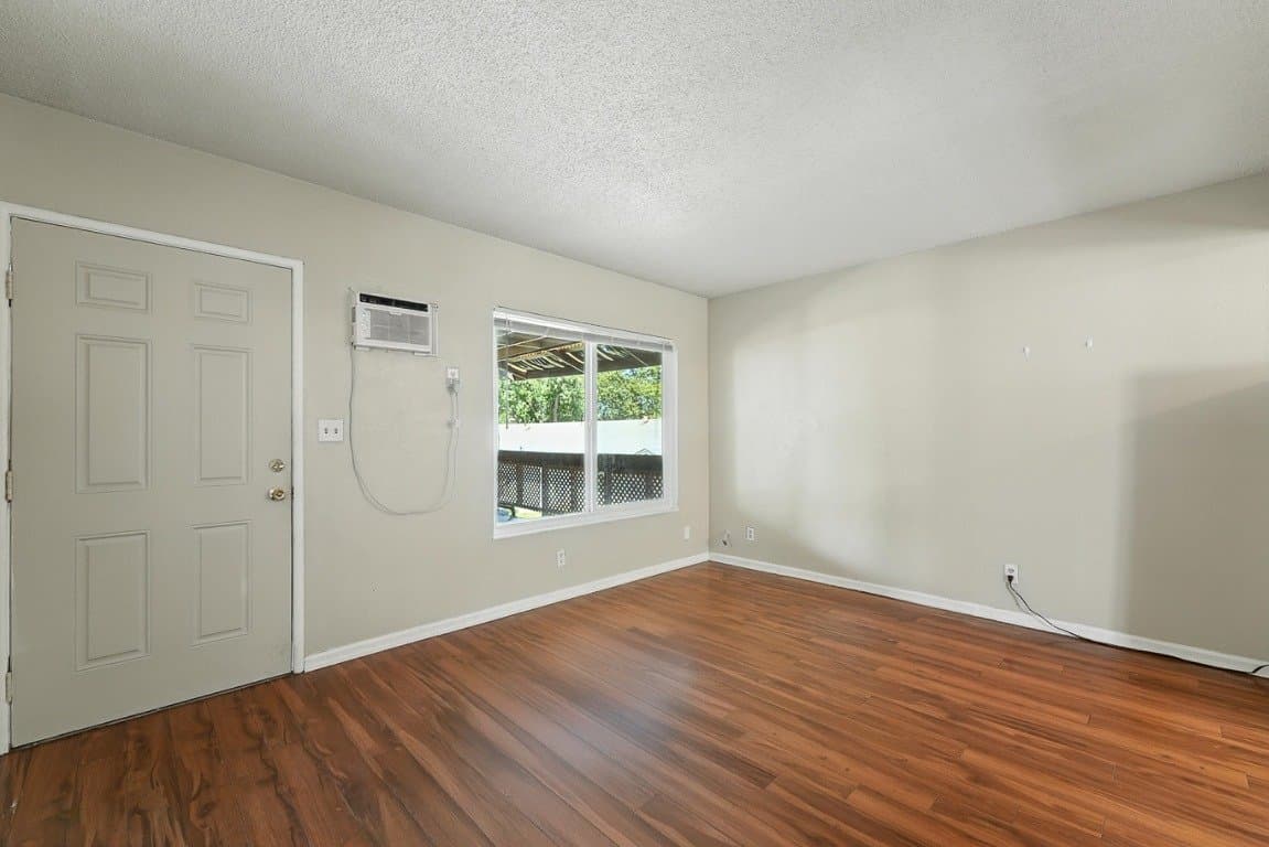 Merced Apartment: 132 W 18th St, Merced, CA 95340