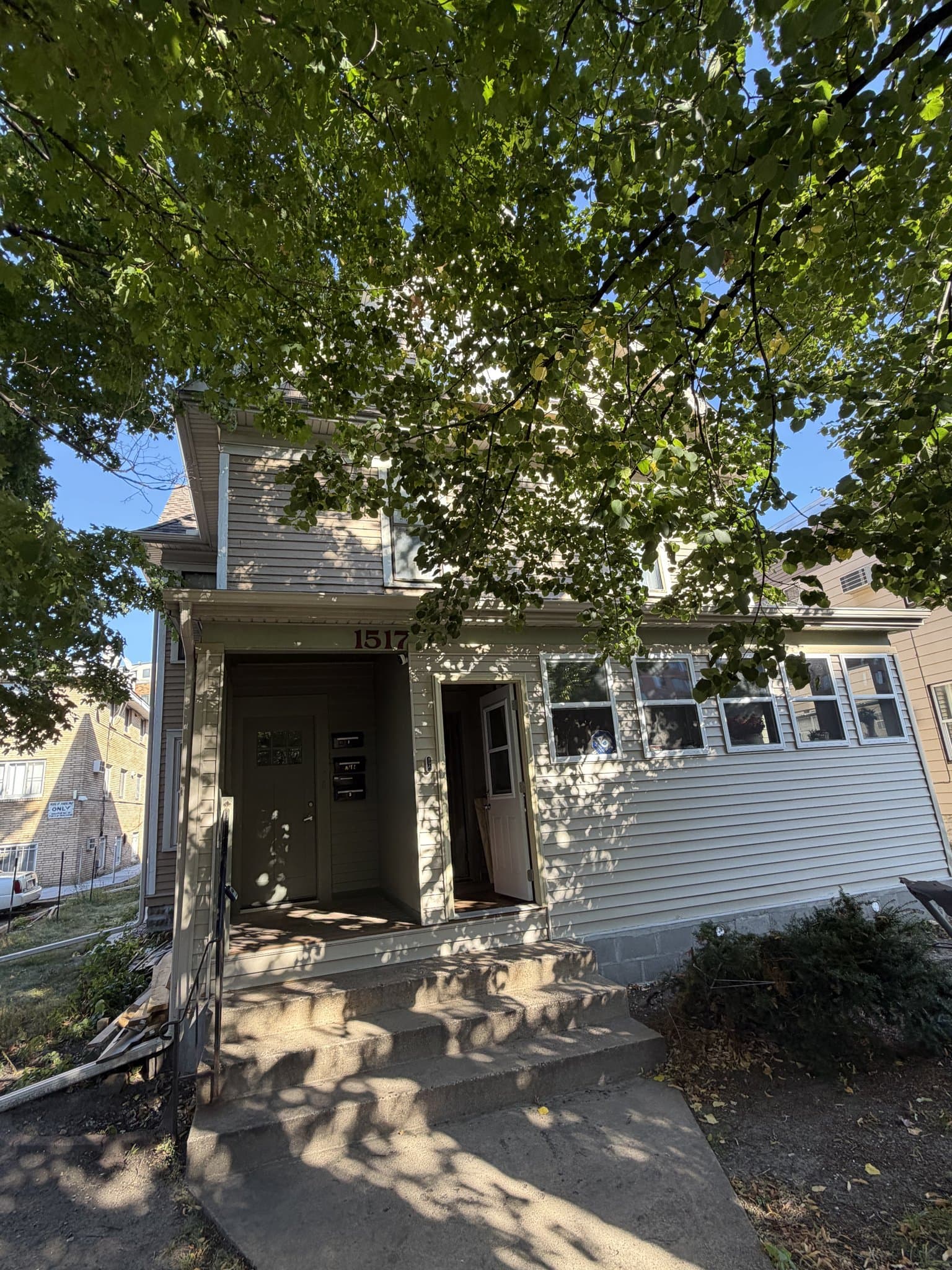 minneapolis Multiplex: 1517 11TH AVE S apt # 1