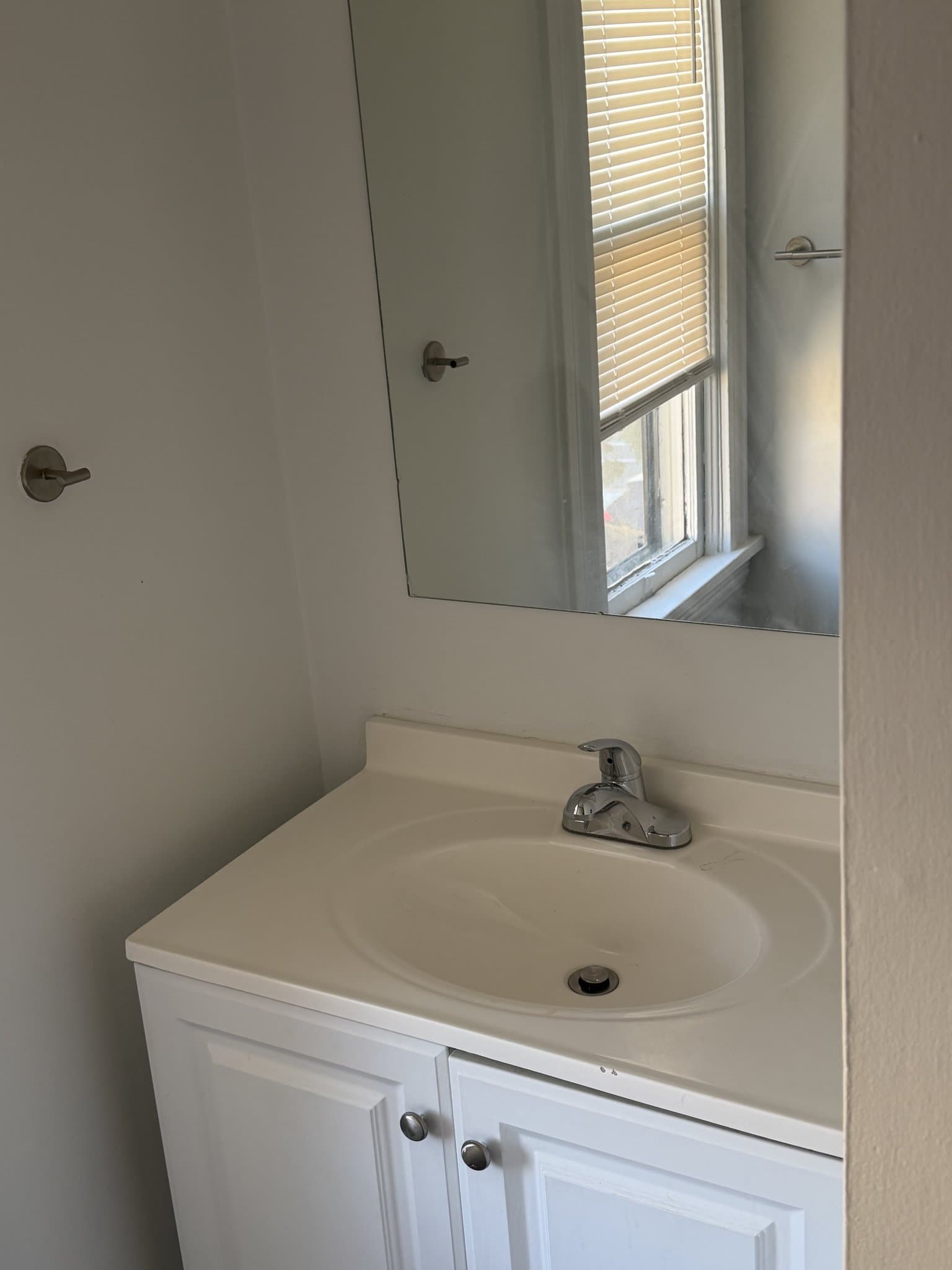 minneapolis Multiplex: 1517 11TH AVE S apt # 1