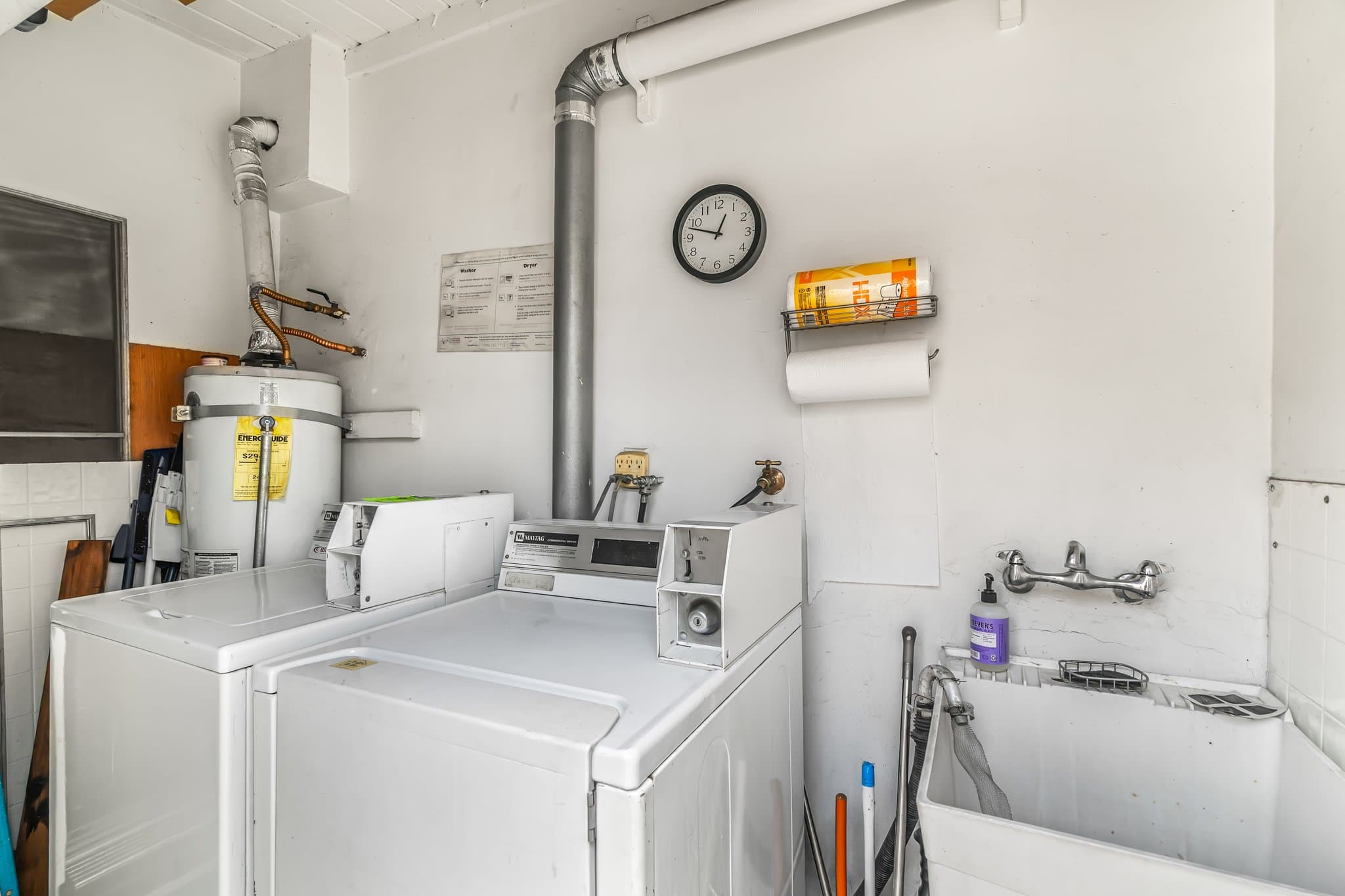Los Angeles Apartment: 826 S Grand View St