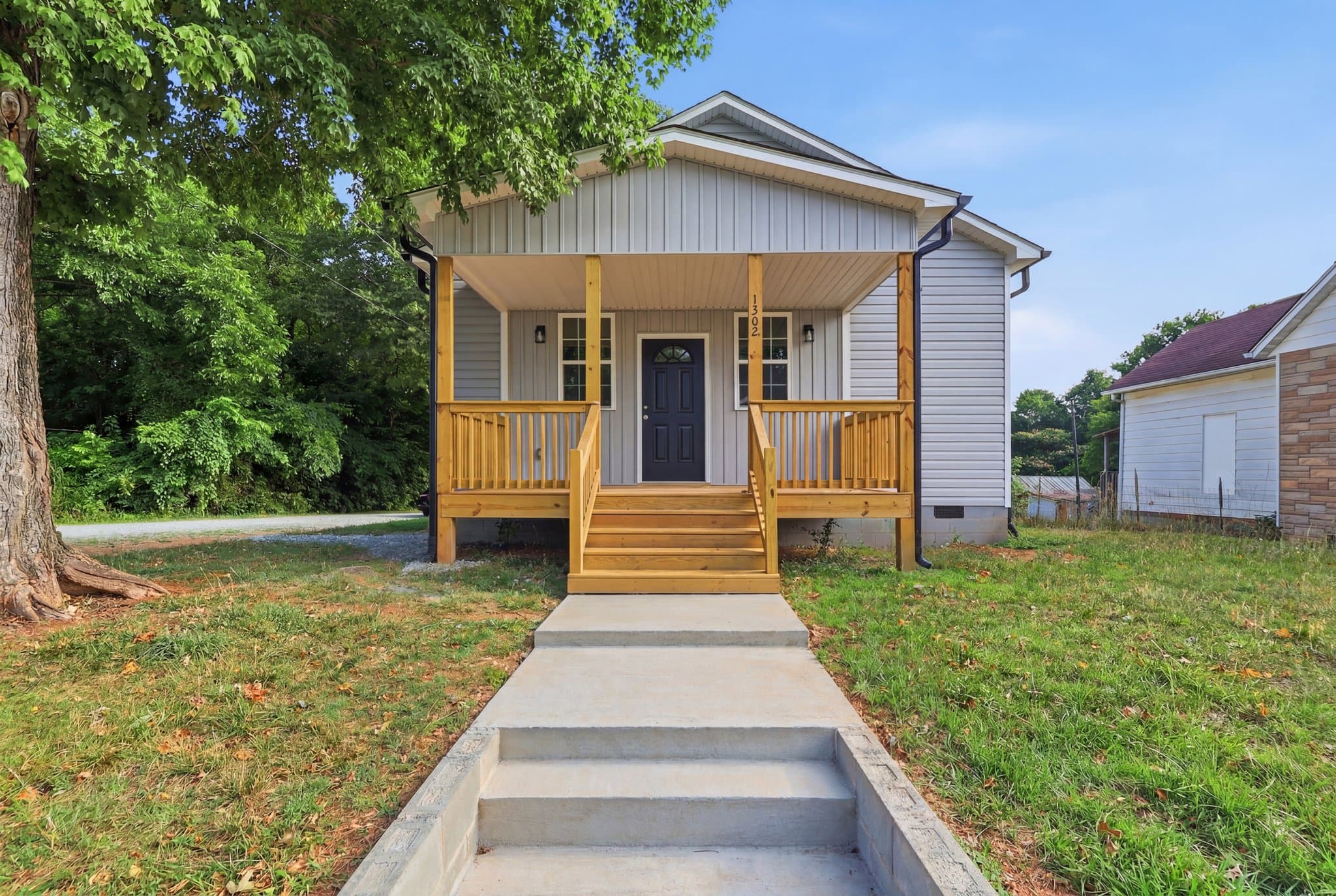 Burlington House: 1302 Sidney Ave