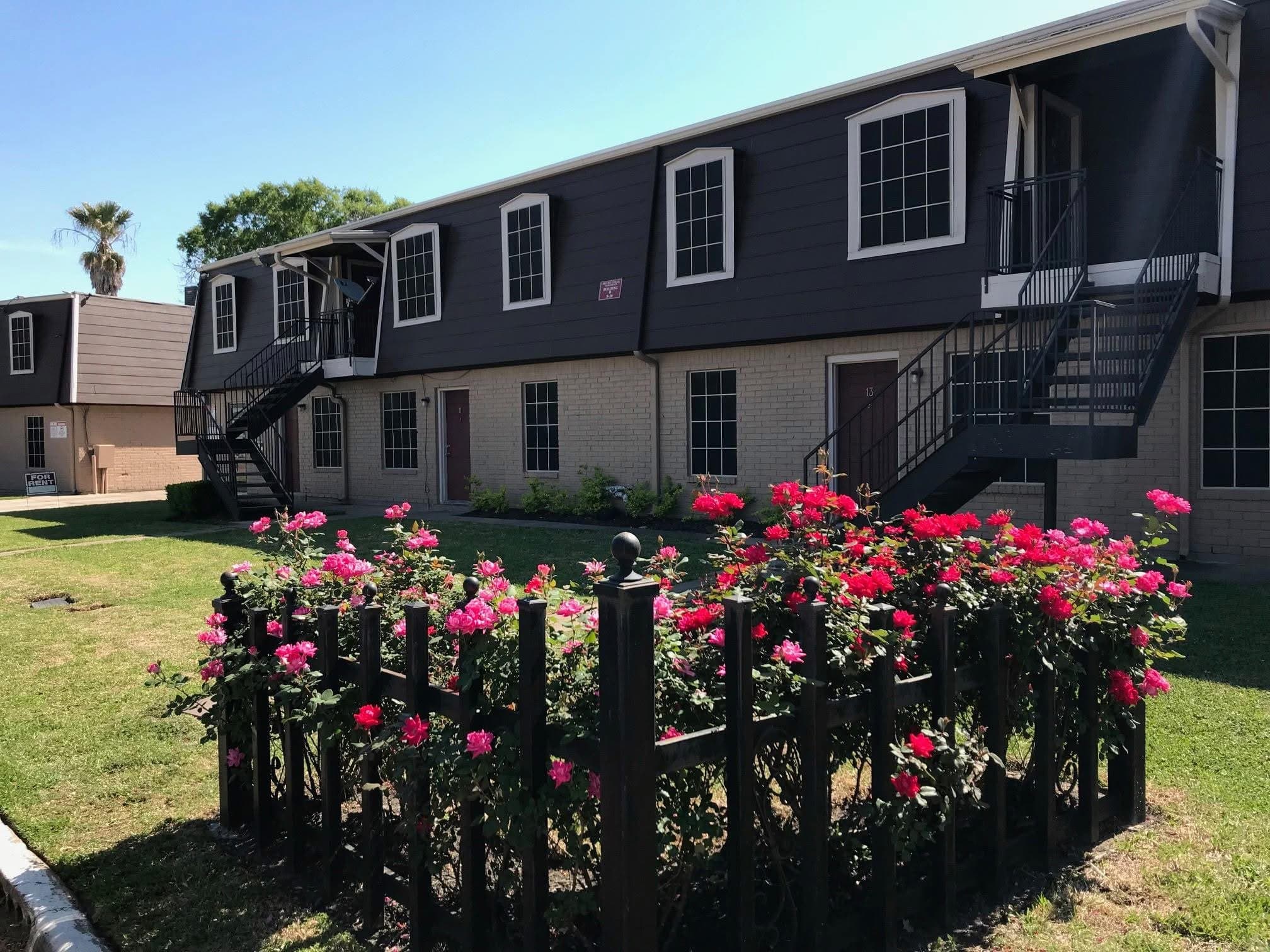 Houston Apartment: 5128 Silver Creek Dr