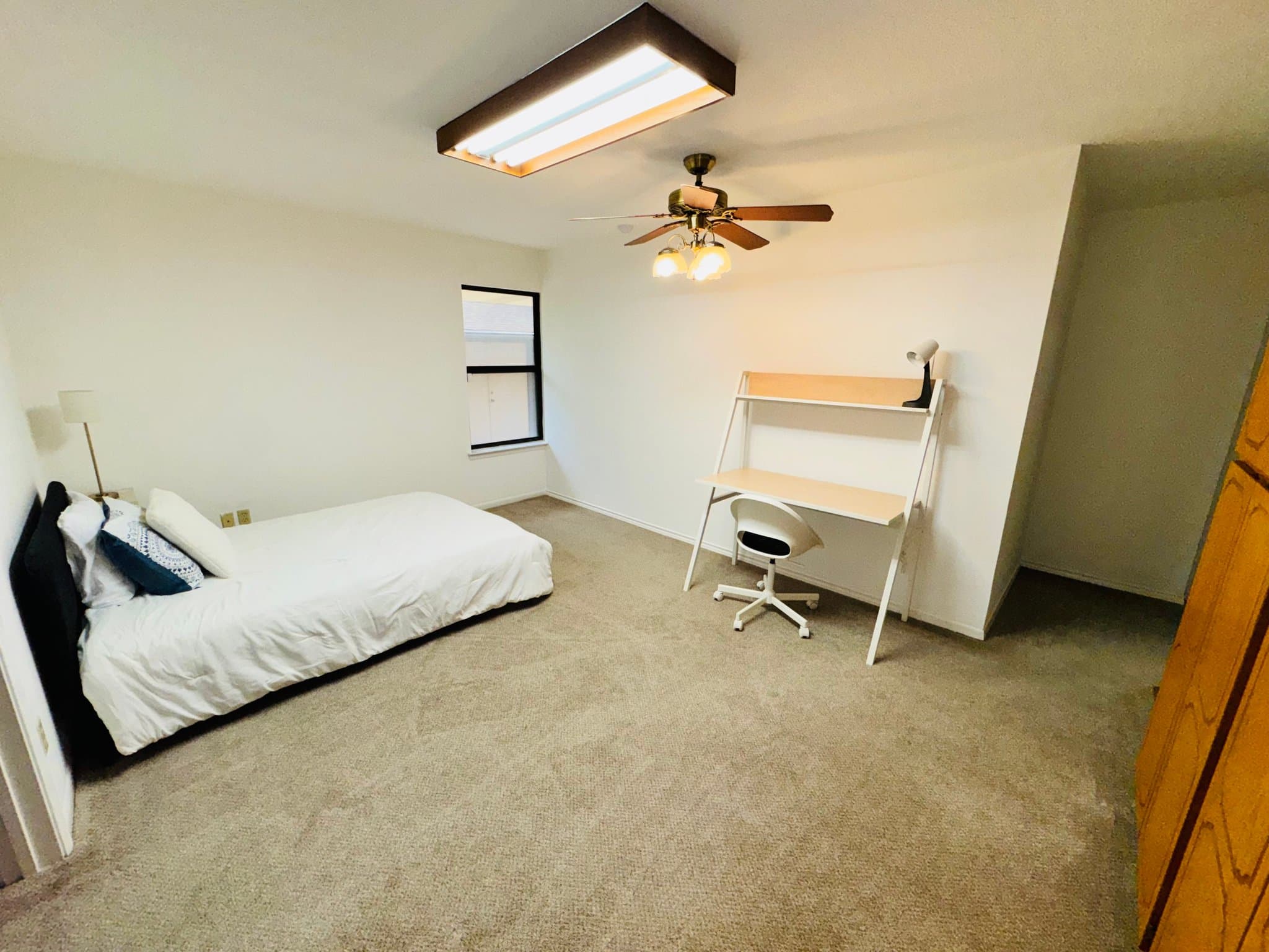 San Antonio Single Room: 5618 Sir Gareth Dr.